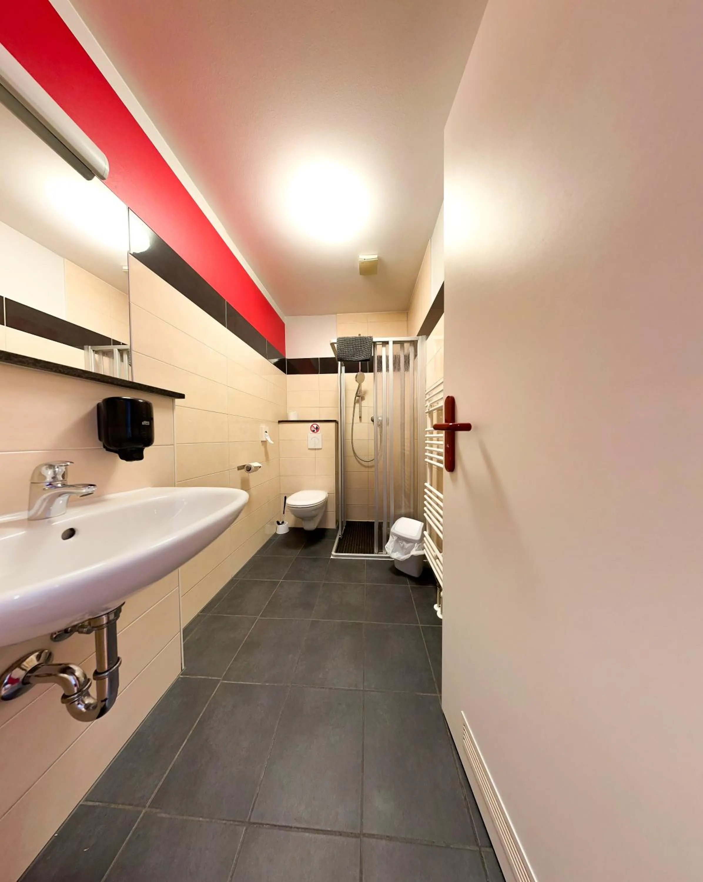 Toilet in HOLI City Apart Hotel Berlin