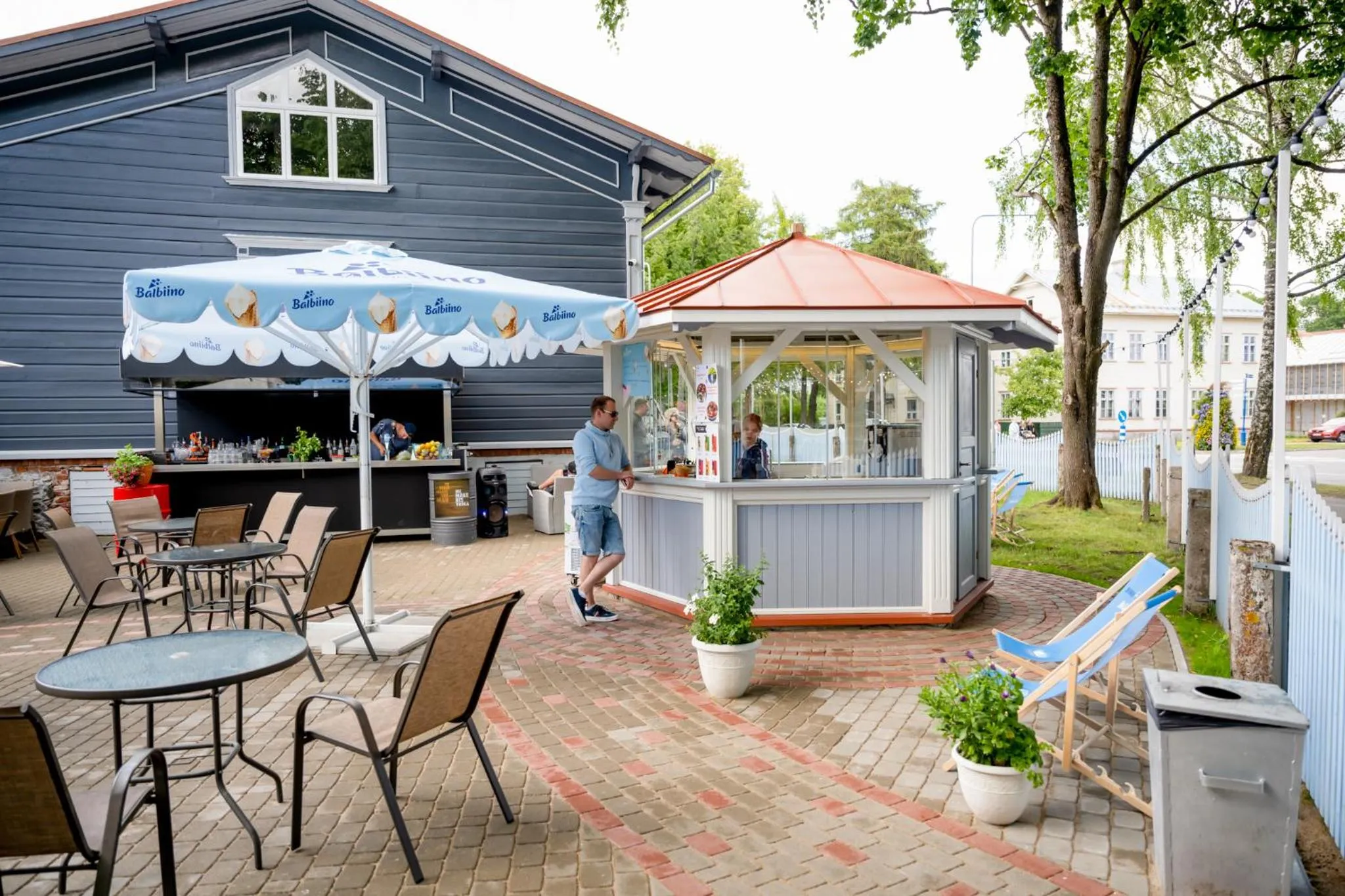 Restaurant/places to eat in Terve Hostel