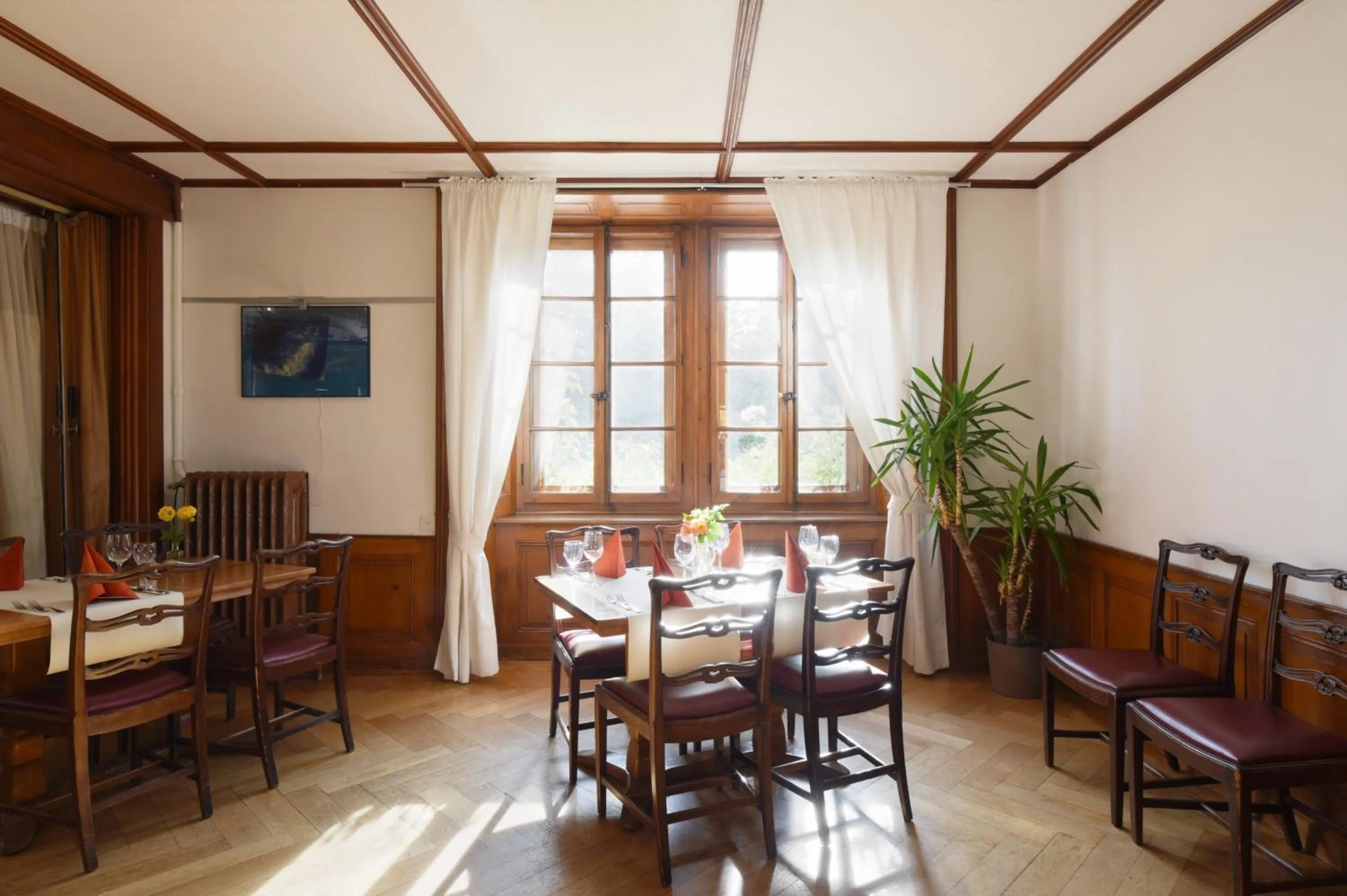 Restaurant/places to eat in Hôtel de l'Aigle