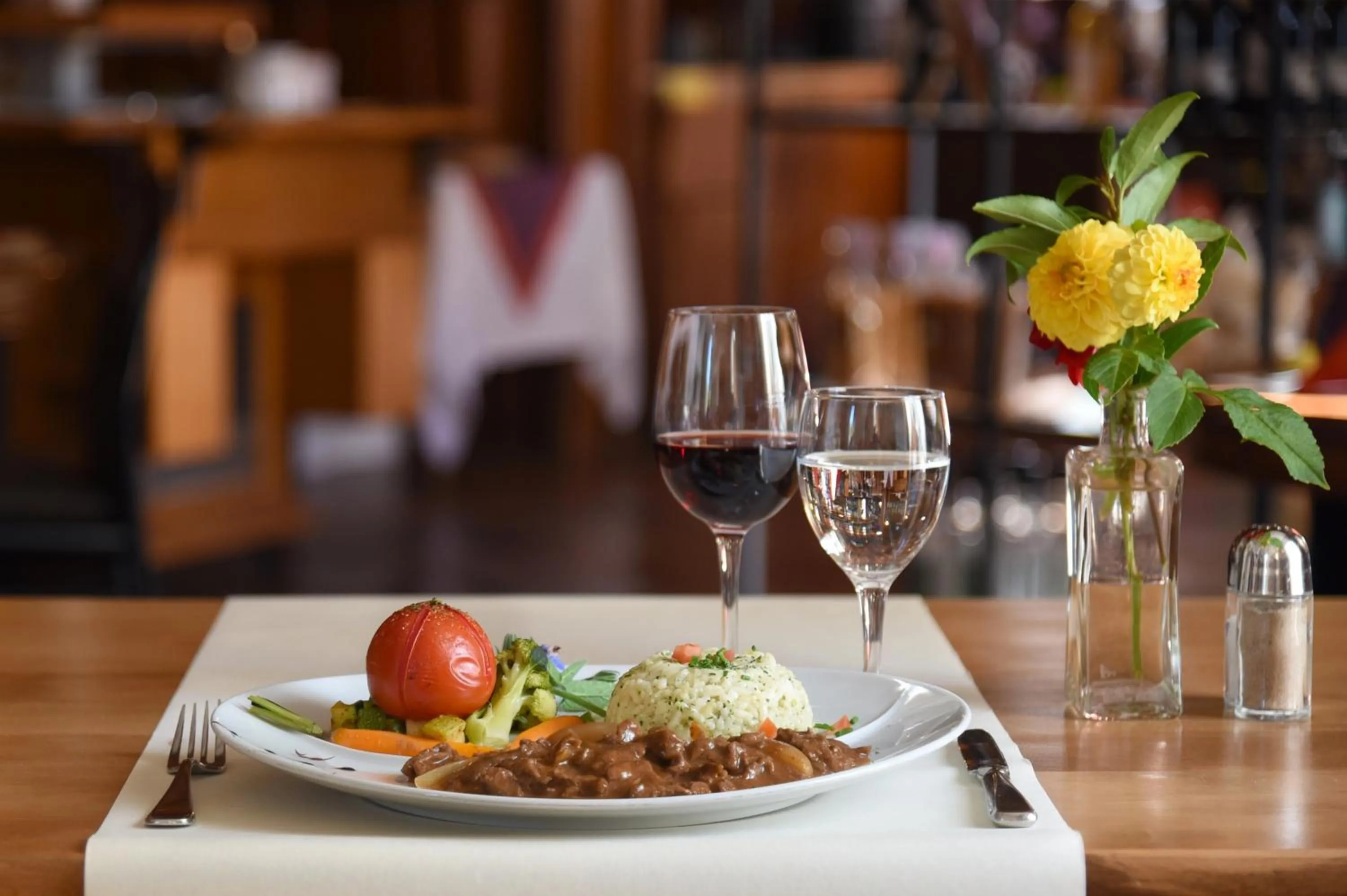 Food and drinks in Hôtel de l'Aigle