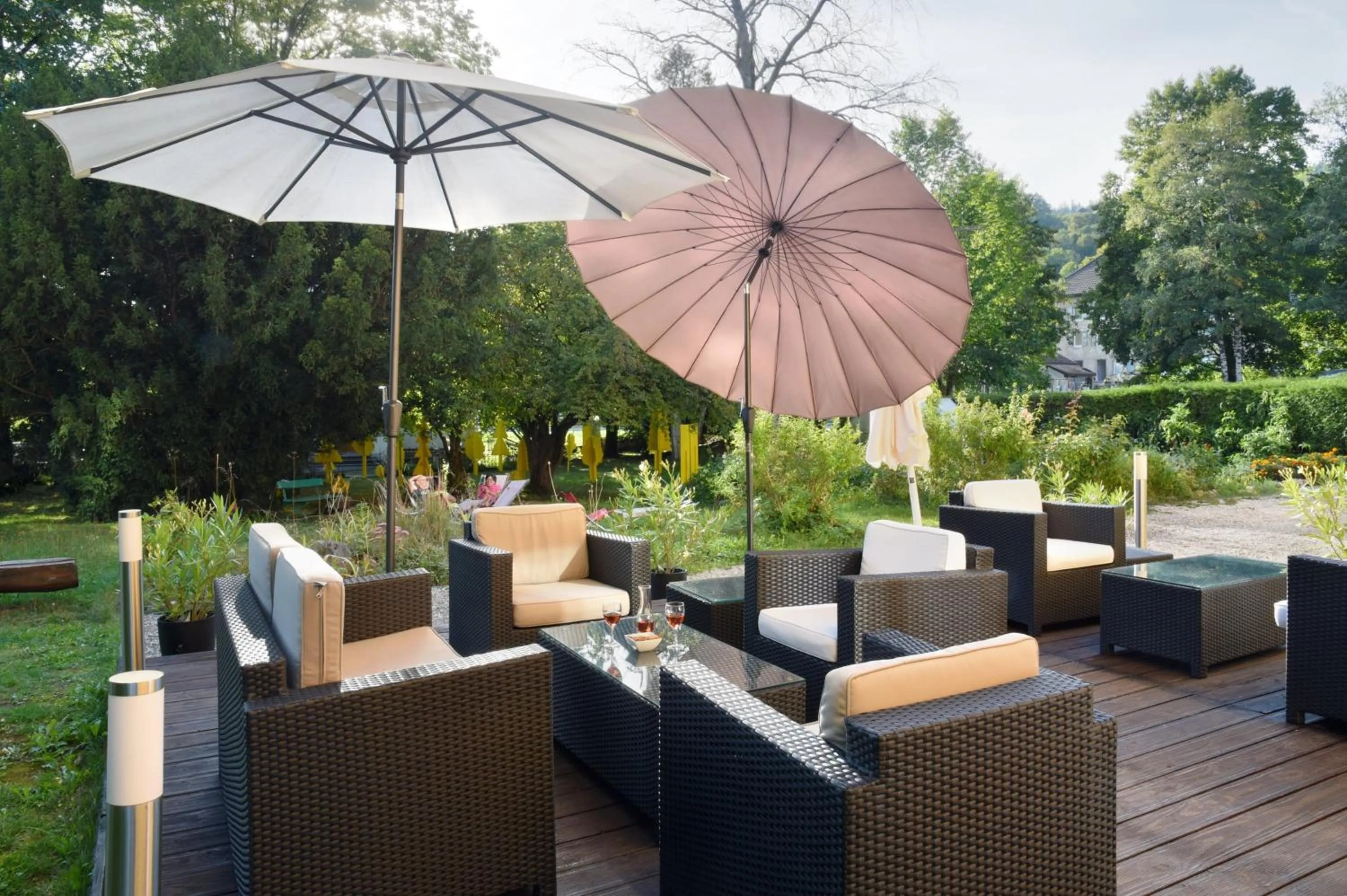 Patio in Hôtel de l'Aigle