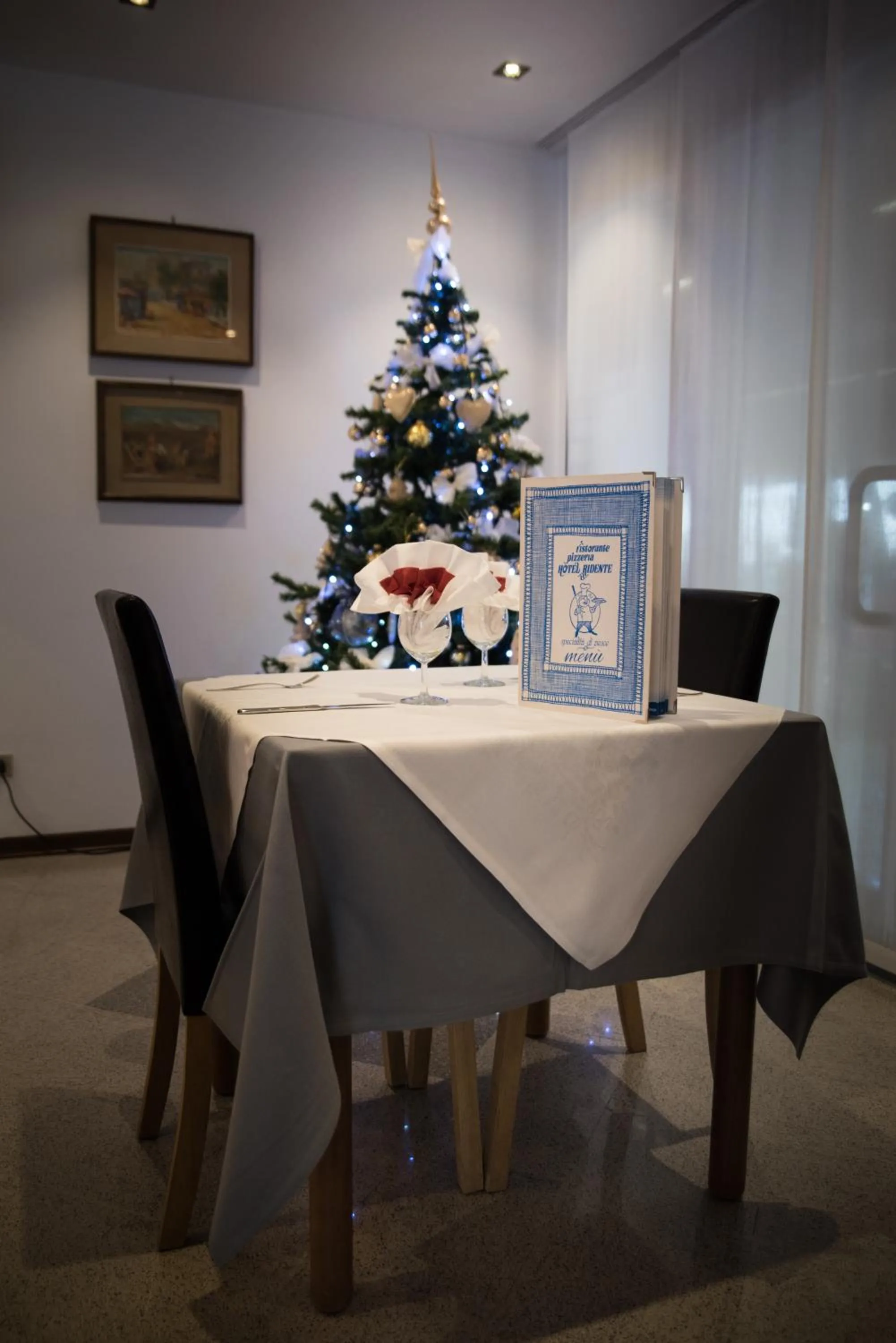 Decorative detail in Albergo Ridente