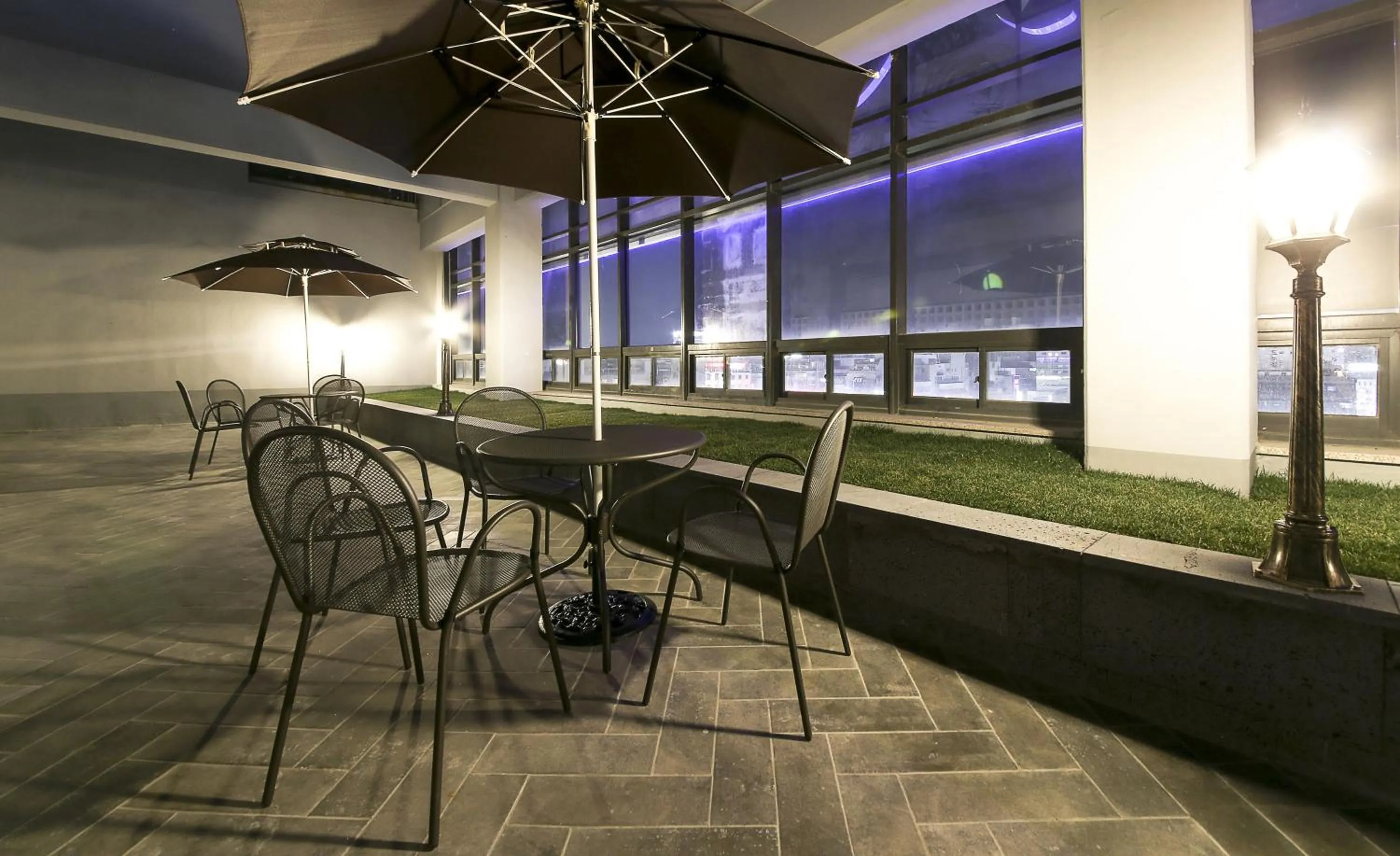 Communal lounge/ TV room in If Business Hotel