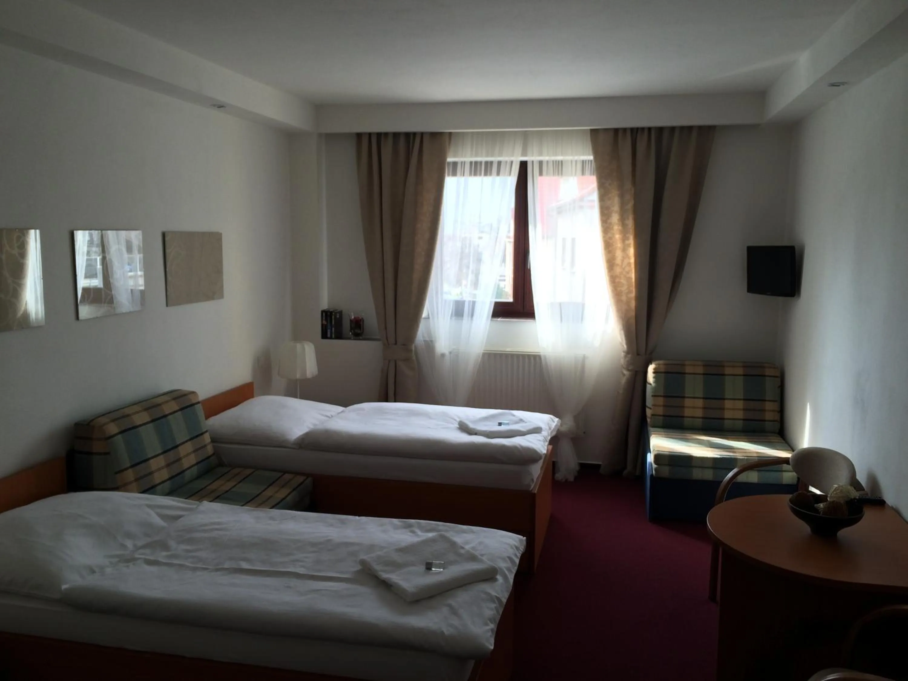 Day, Bed in Hotel Wolf