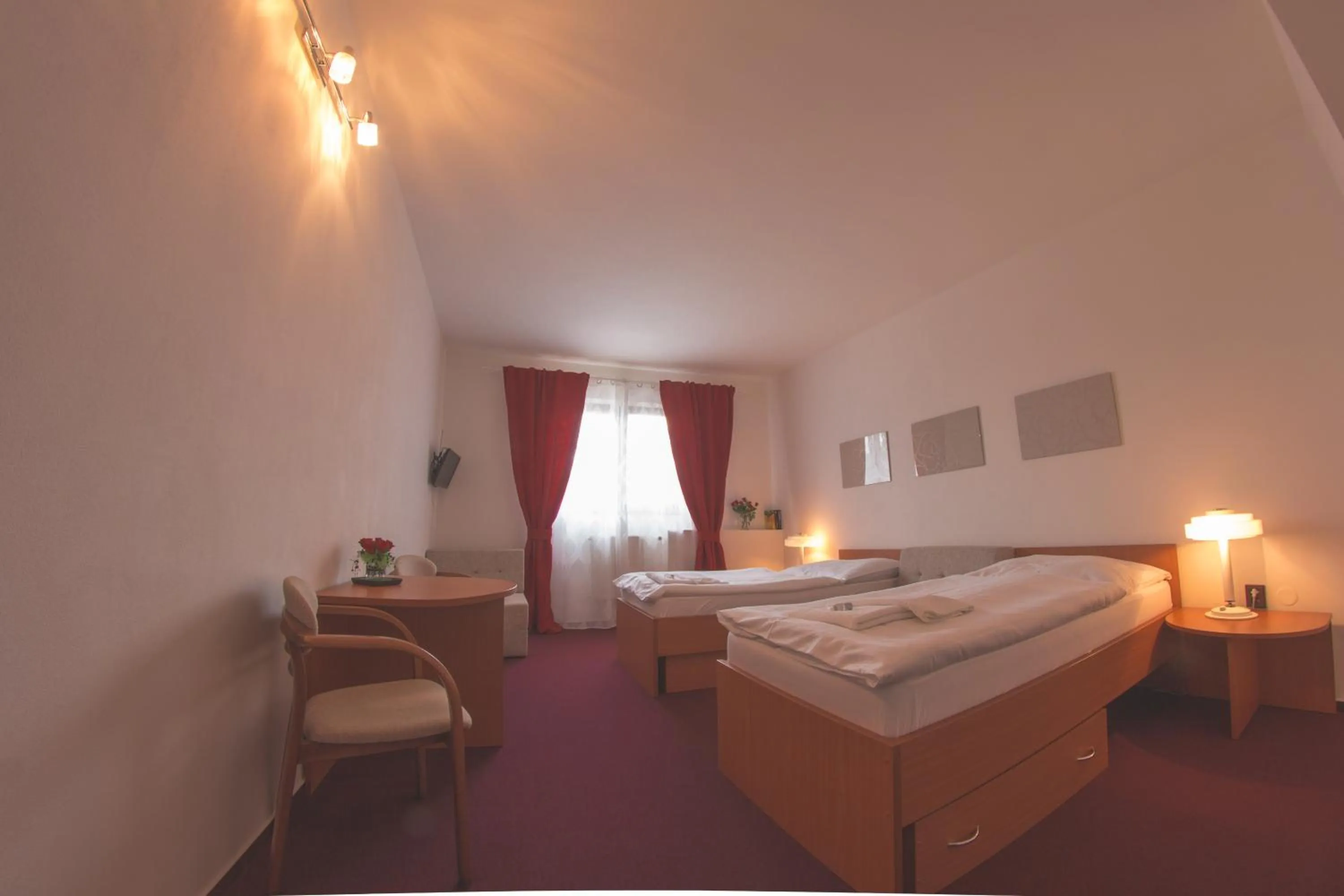 Day, Bed in Hotel Wolf