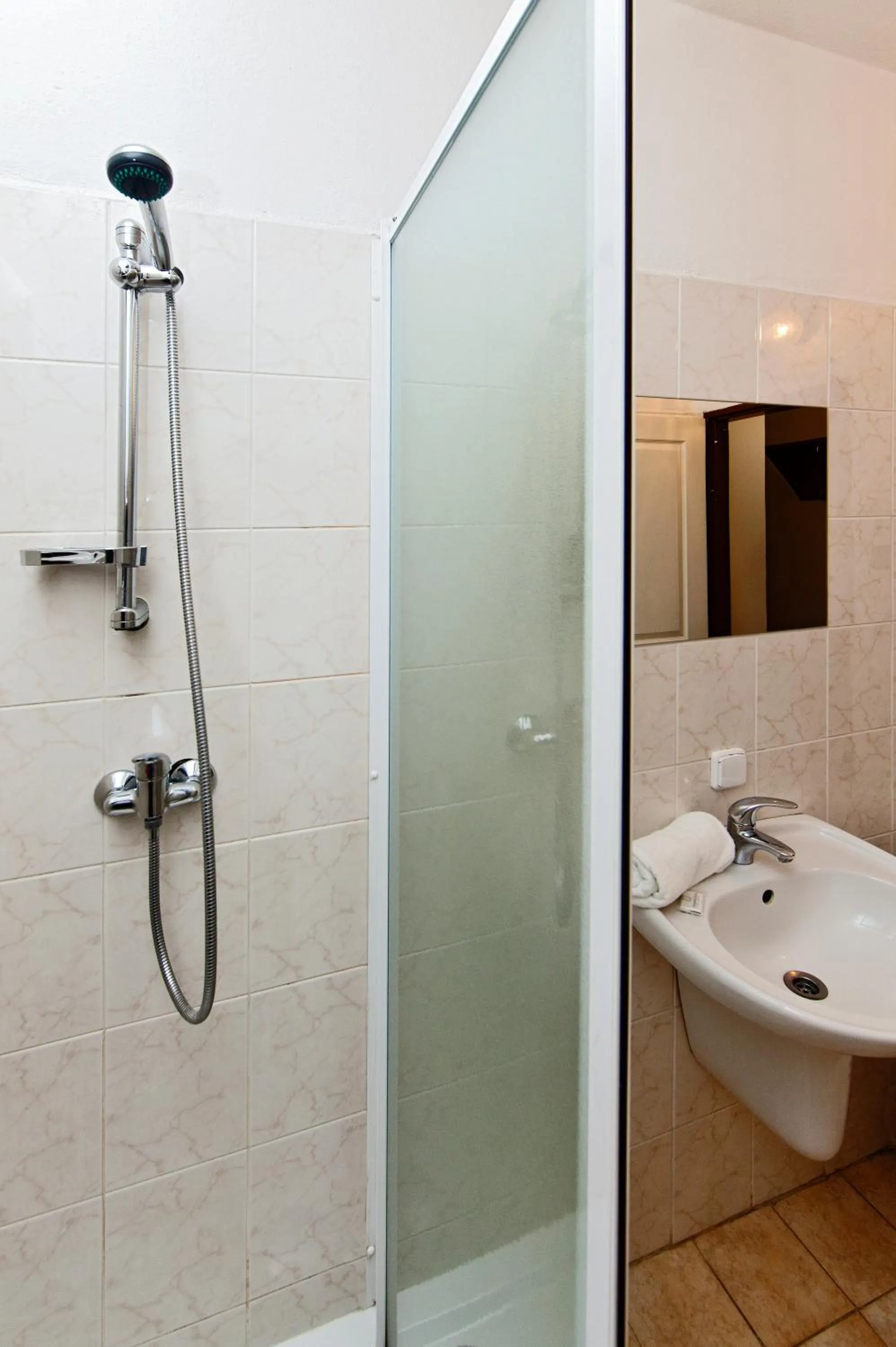 Shower in Hotel Wolf