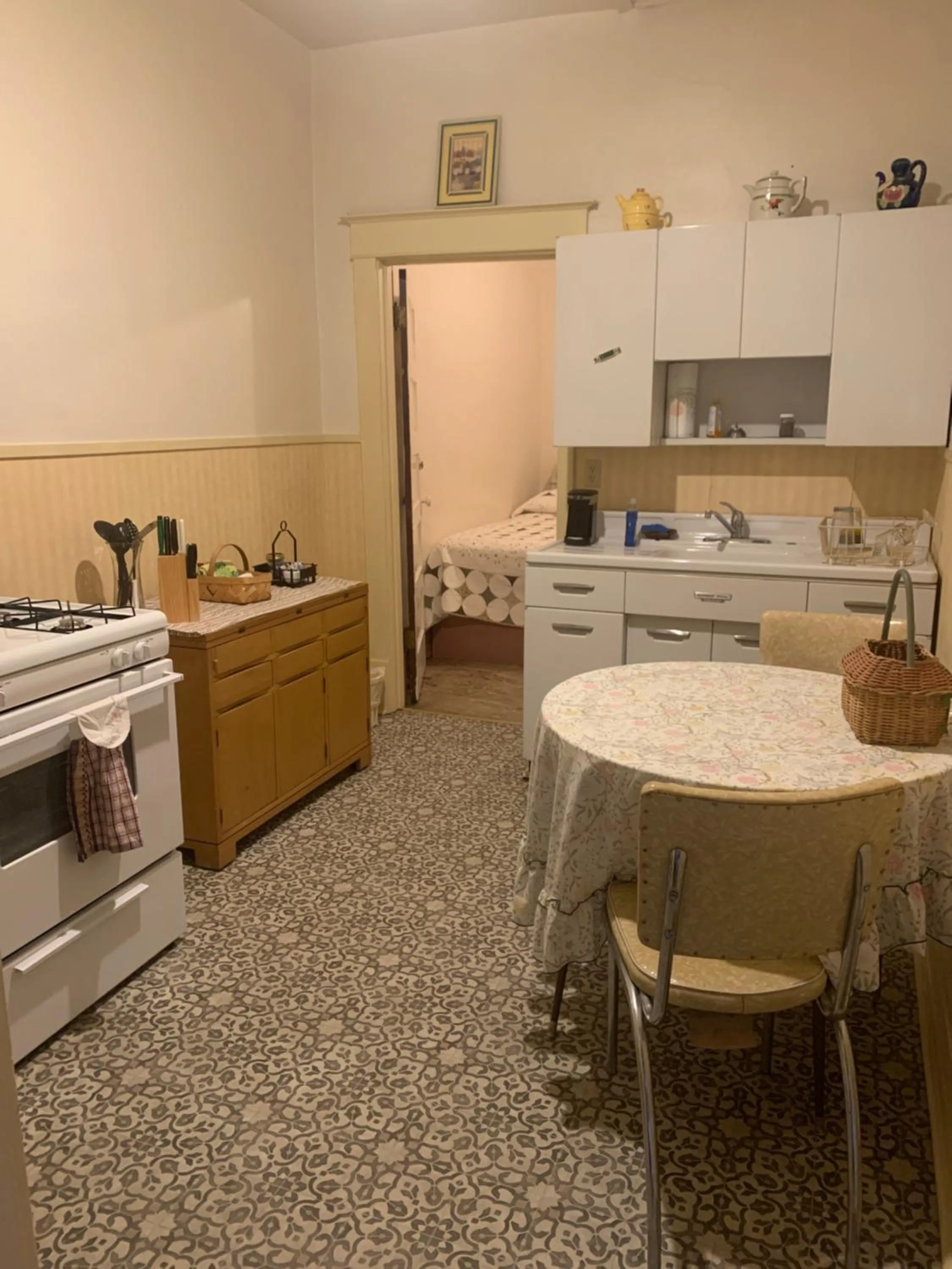 Kitchen or kitchenette in Historic Hotel Greybull