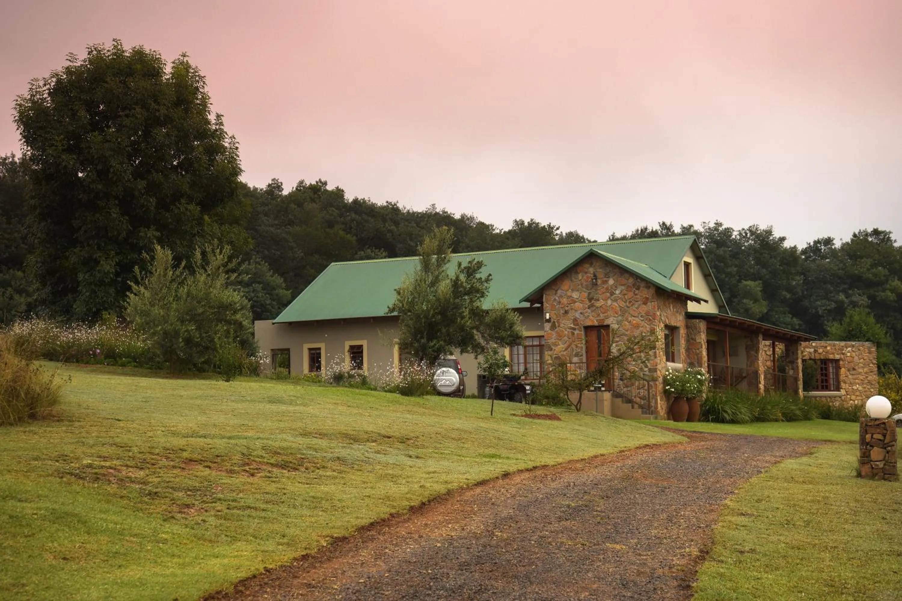 Property building in Stonecutters Lodge