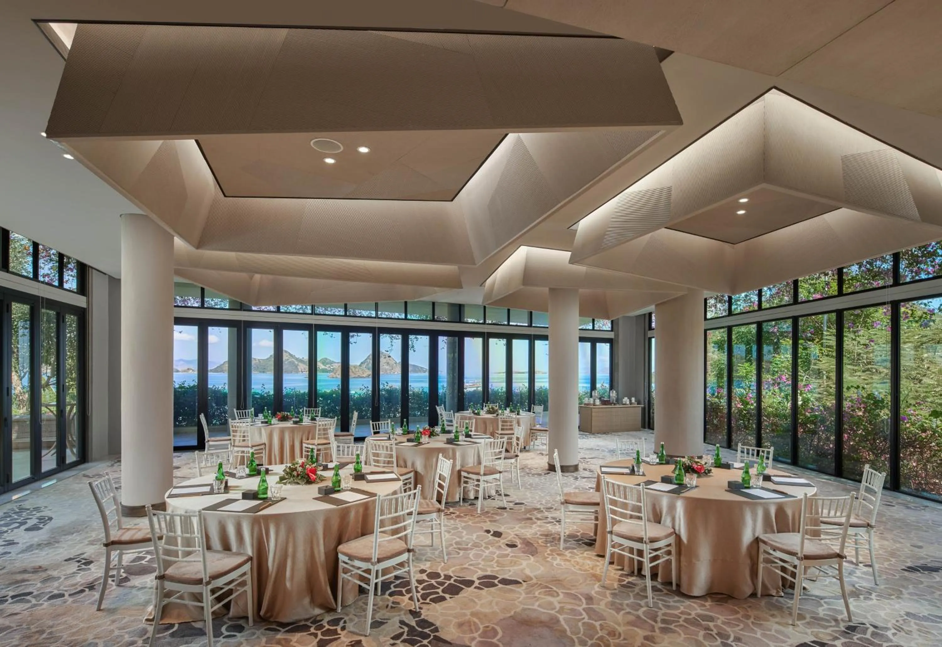 Meeting/conference room in AYANA Komodo Waecicu Beach