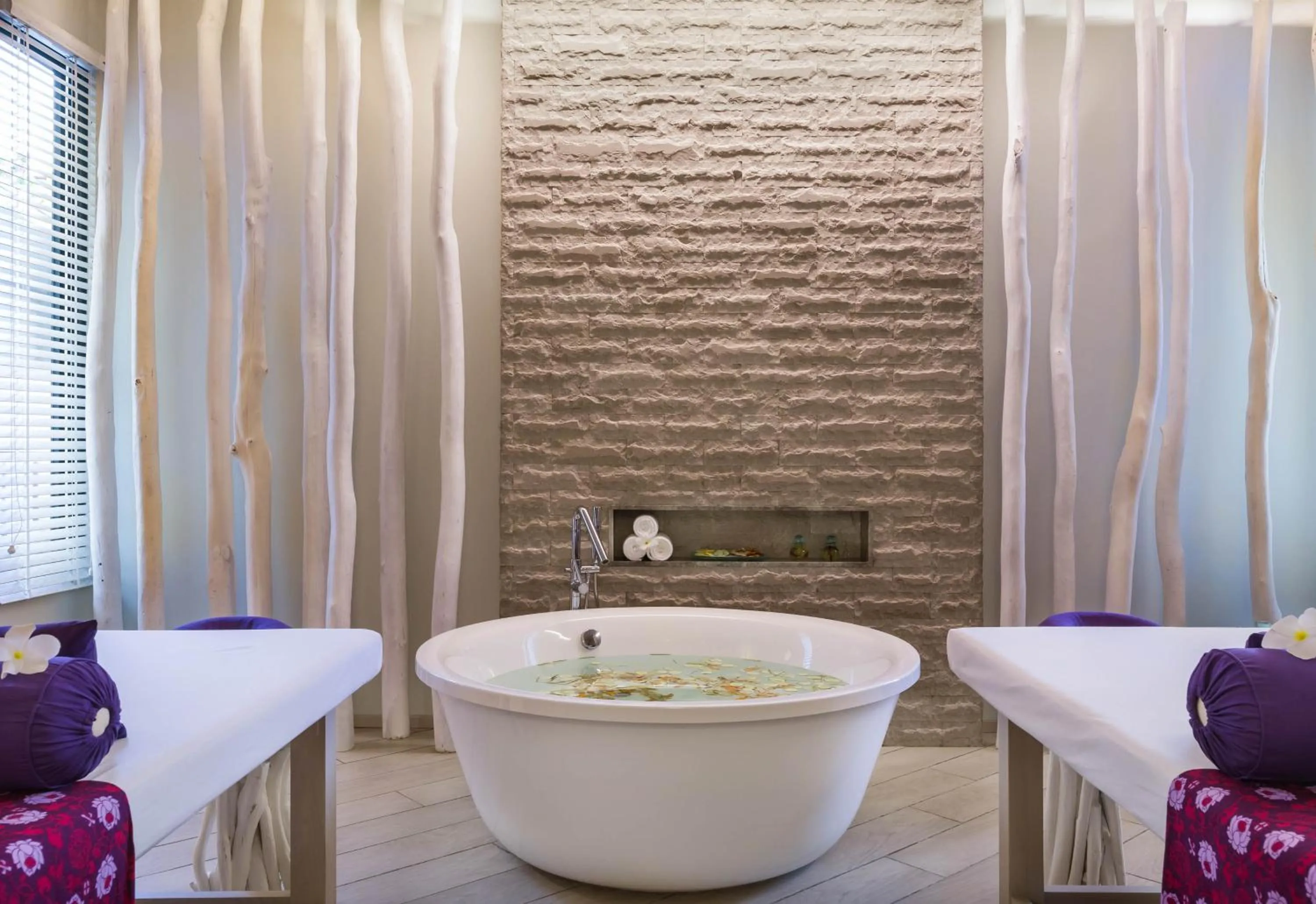 Spa and wellness centre/facilities, Bed in AYANA Komodo Waecicu Beach