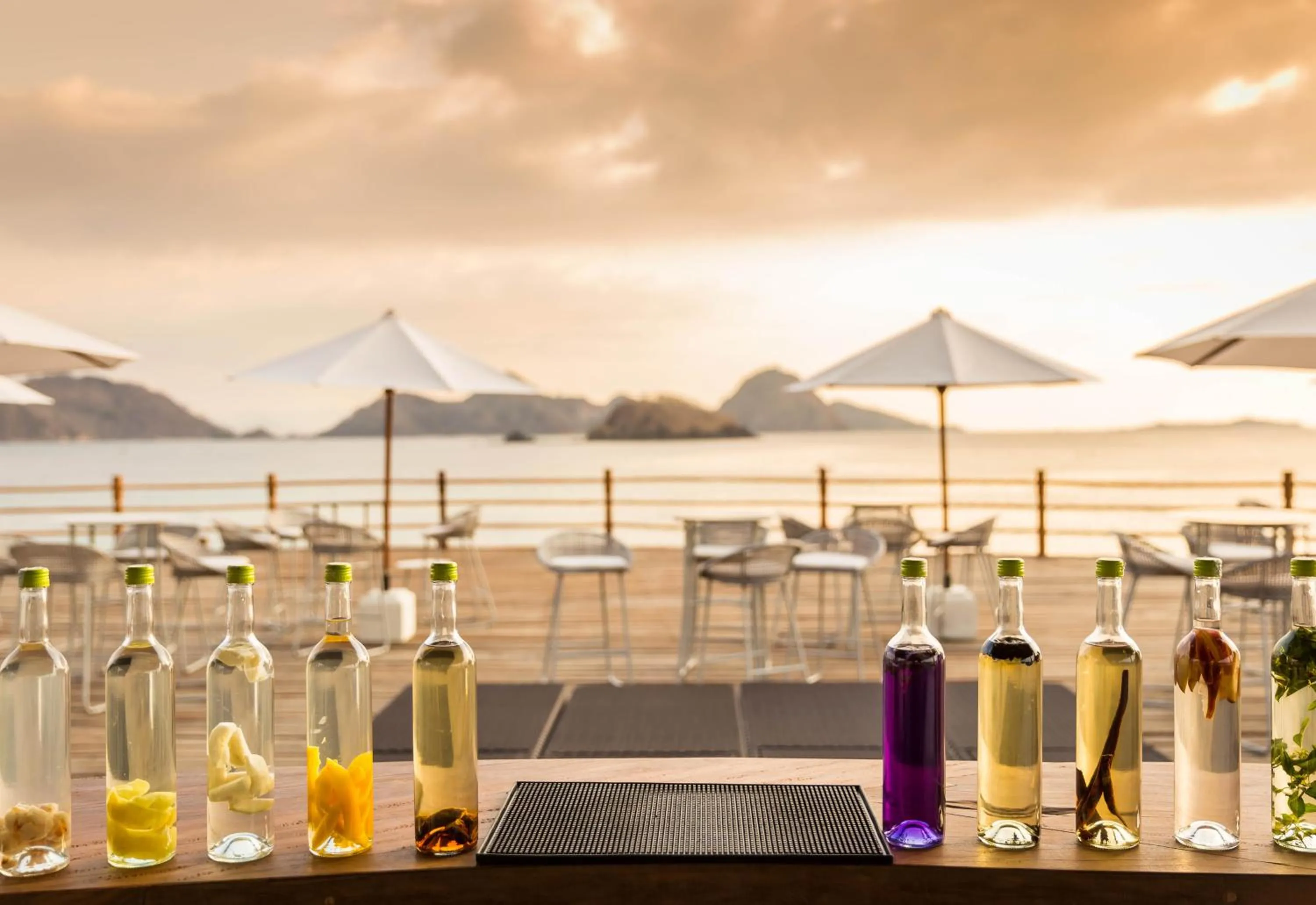 Lounge or bar in AYANA Komodo Waecicu Beach