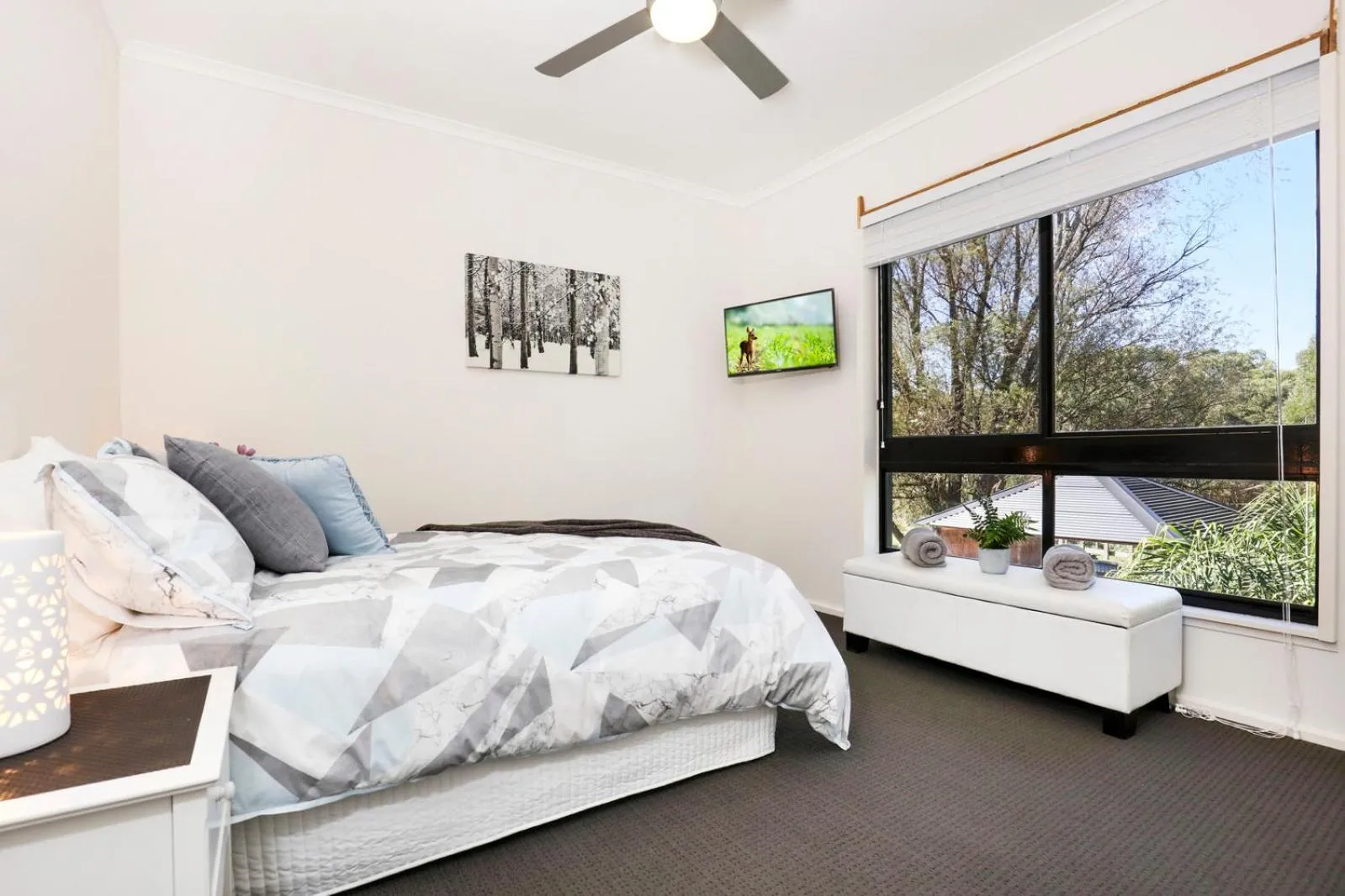 Bedroom, Bed in Elk Estate Luxury Holiday Home