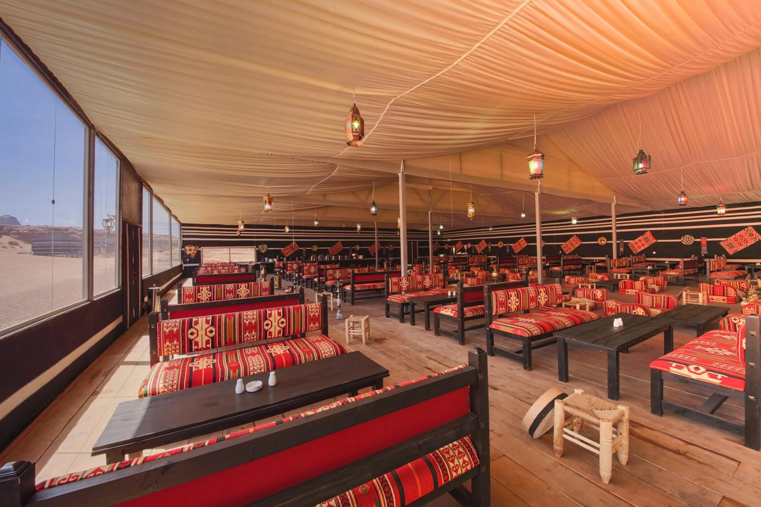 Restaurant/places to eat in Mazayen Rum Camp