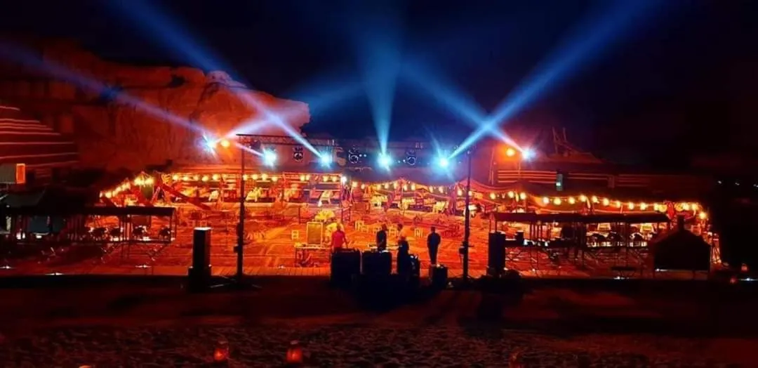 Restaurant/places to eat in Mazayen Rum Camp