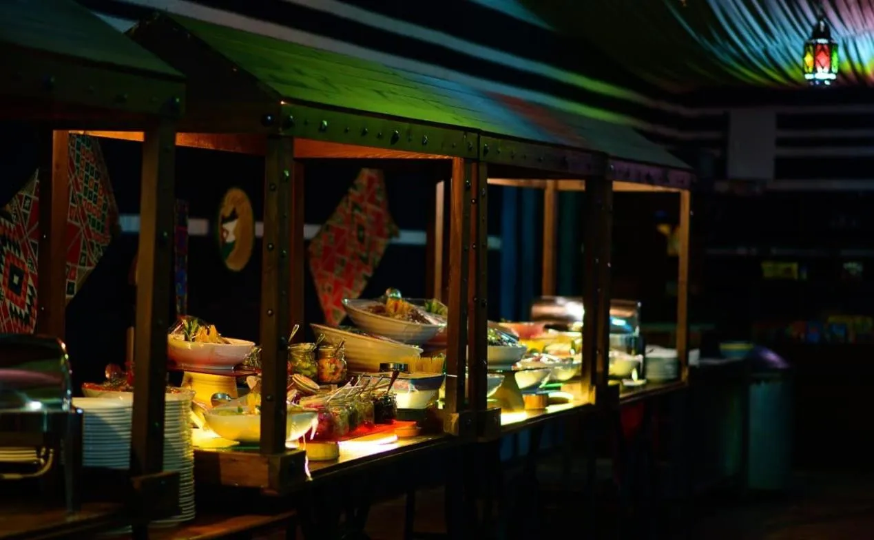 Restaurant/places to eat in Mazayen Rum Camp