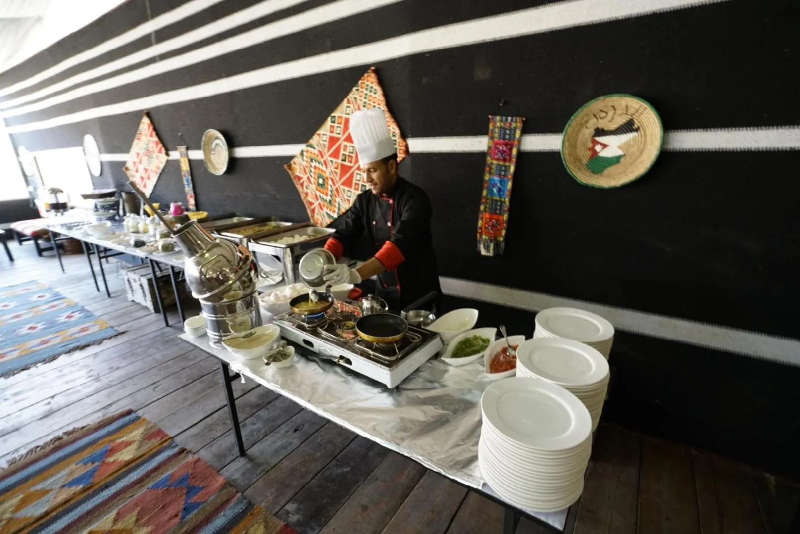 Restaurant/places to eat in Mazayen Rum Camp