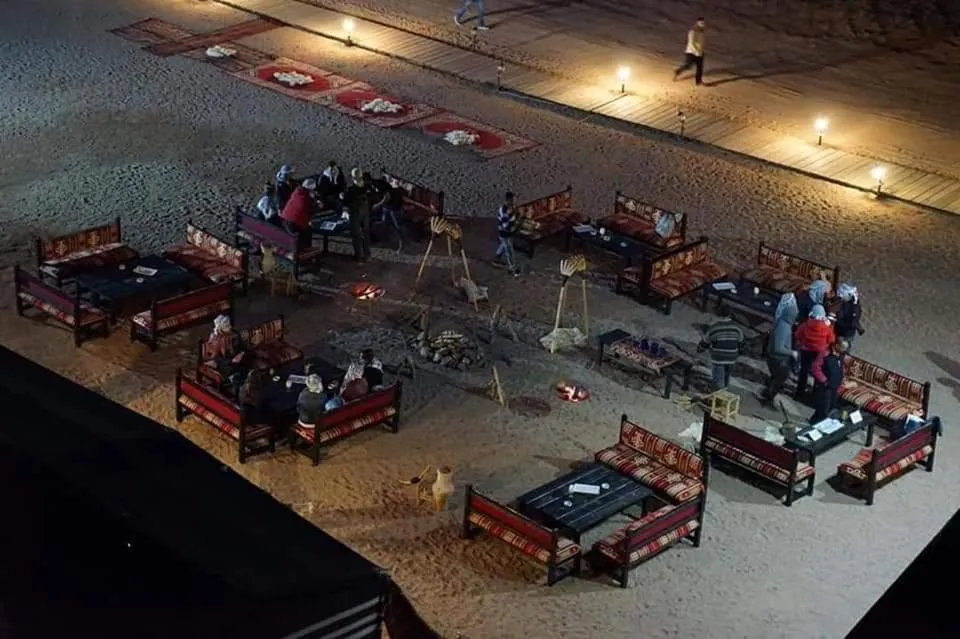 Restaurant/places to eat in Mazayen Rum Camp