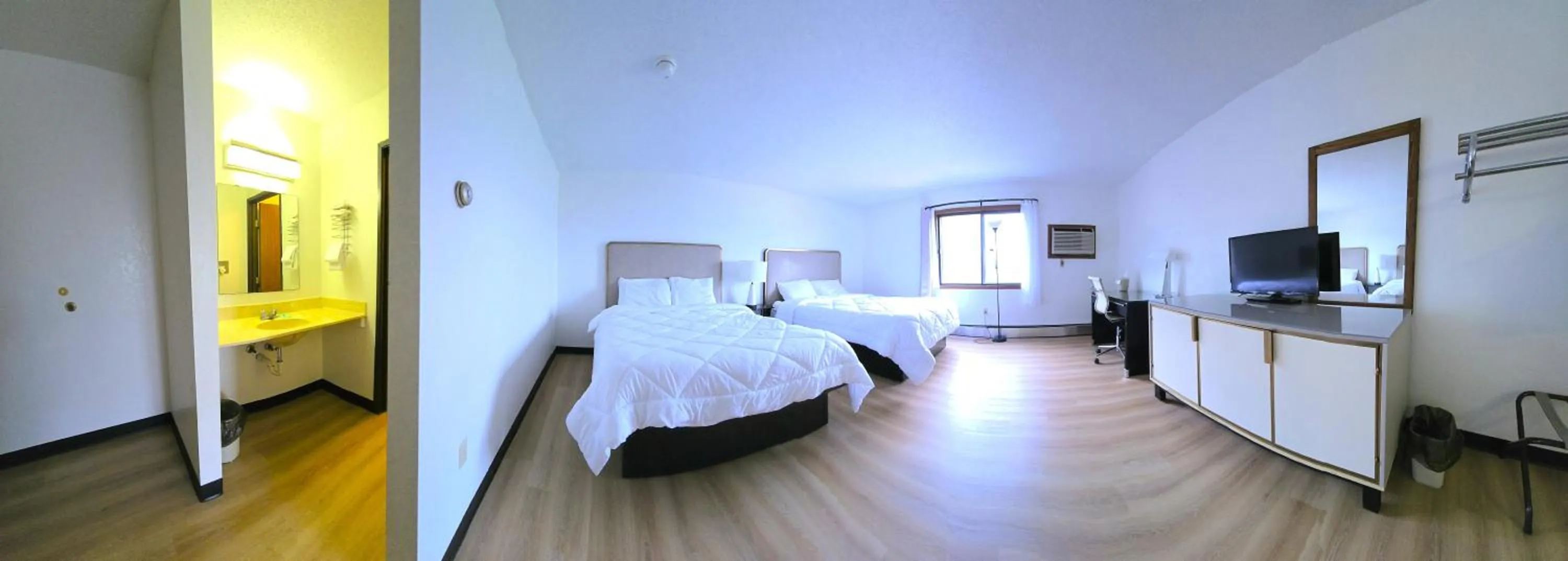 Bedroom, Bed in American Motel Waseca