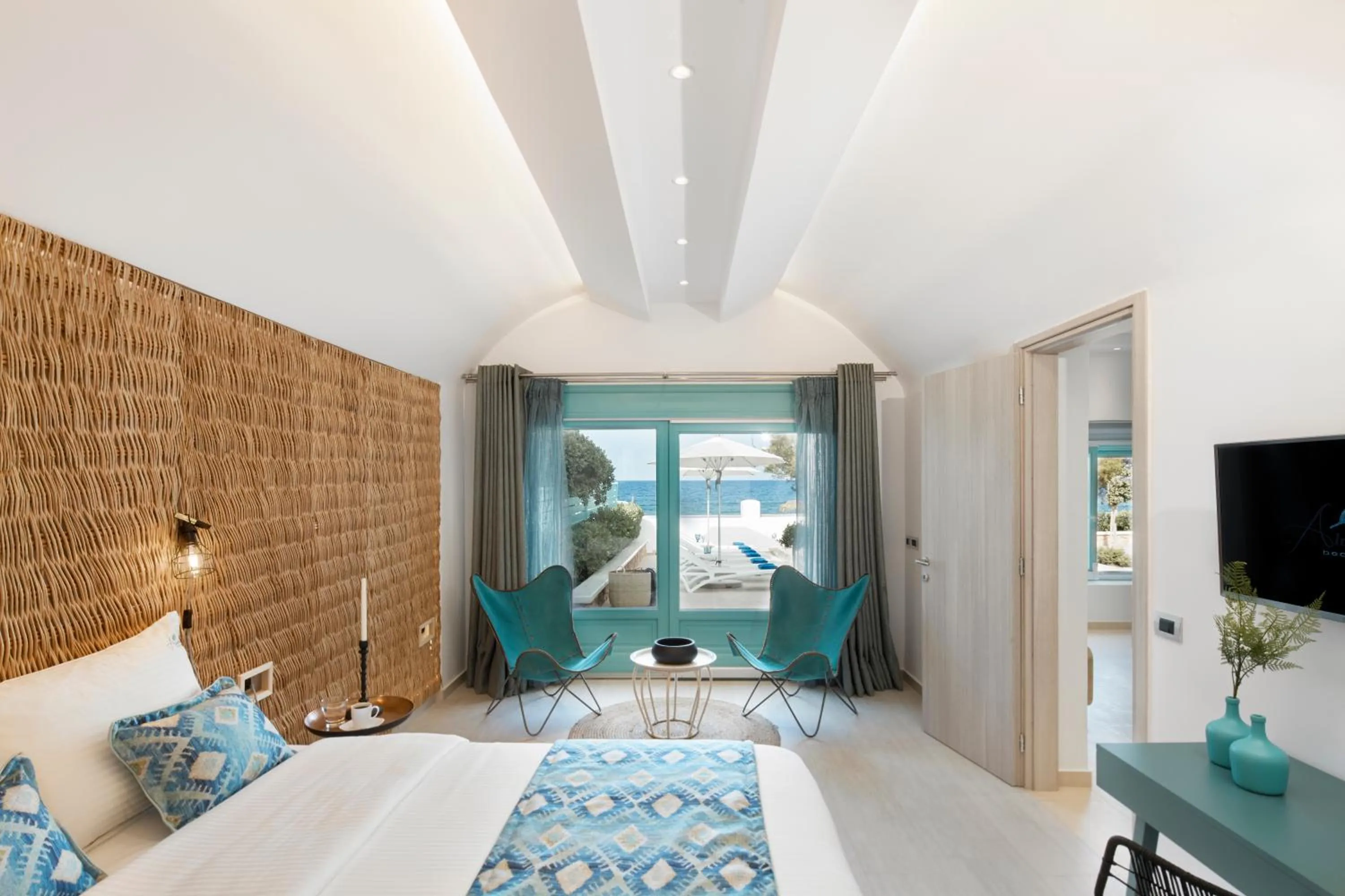 Time of day, Bed in Almyriki Beach Villa