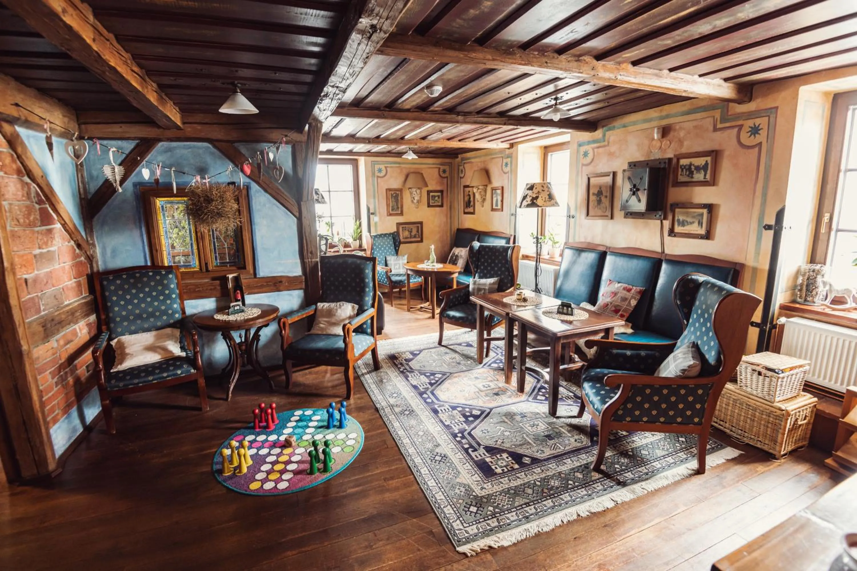 Communal lounge/ TV room in Šumava Inn