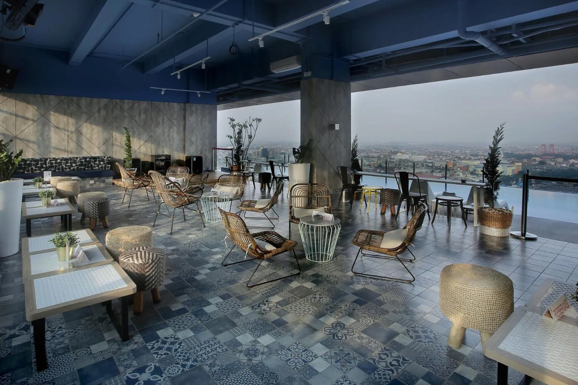 Restaurant/places to eat in The Zuri Hotel Palembang