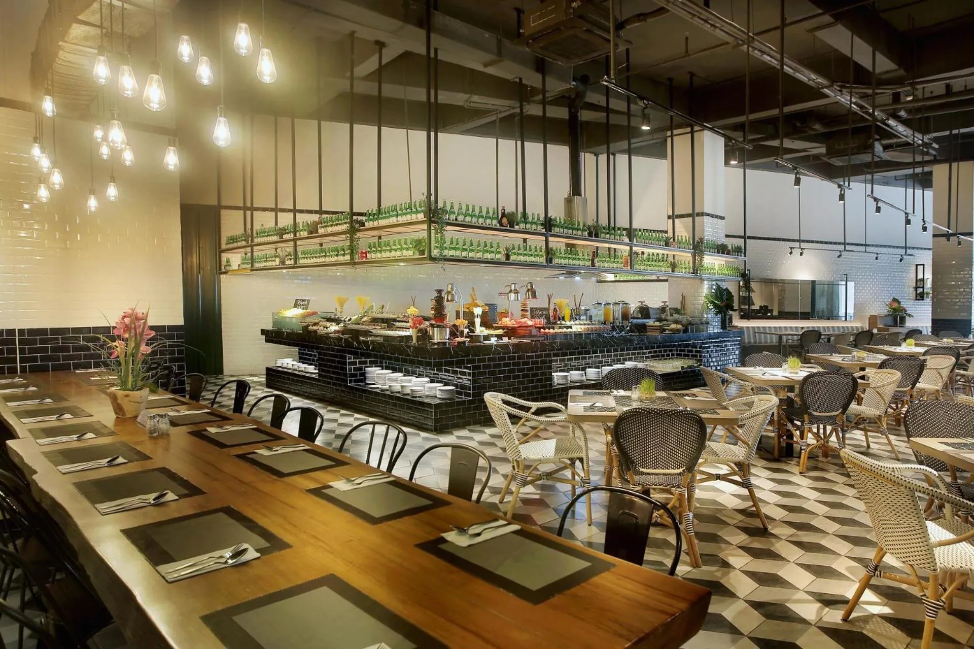 Restaurant/places to eat in The Zuri Hotel Palembang