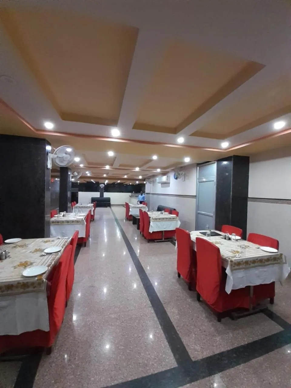 Restaurant/places to eat in Hotel Metro Inn