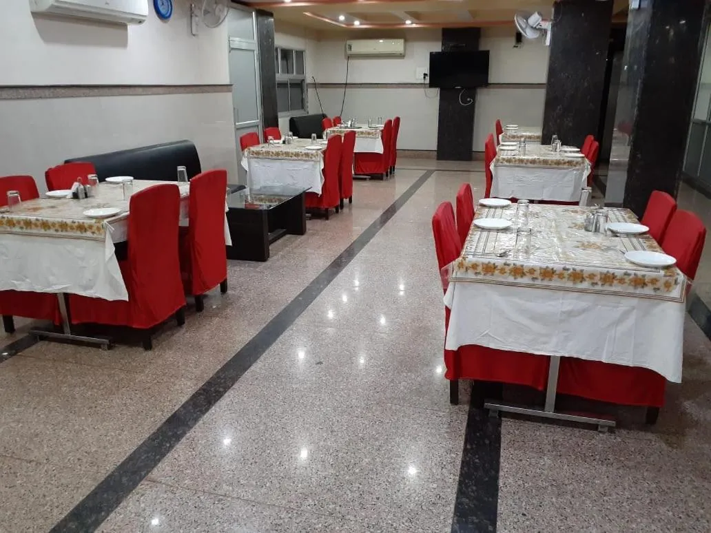 Restaurant/places to eat in Hotel Metro Inn