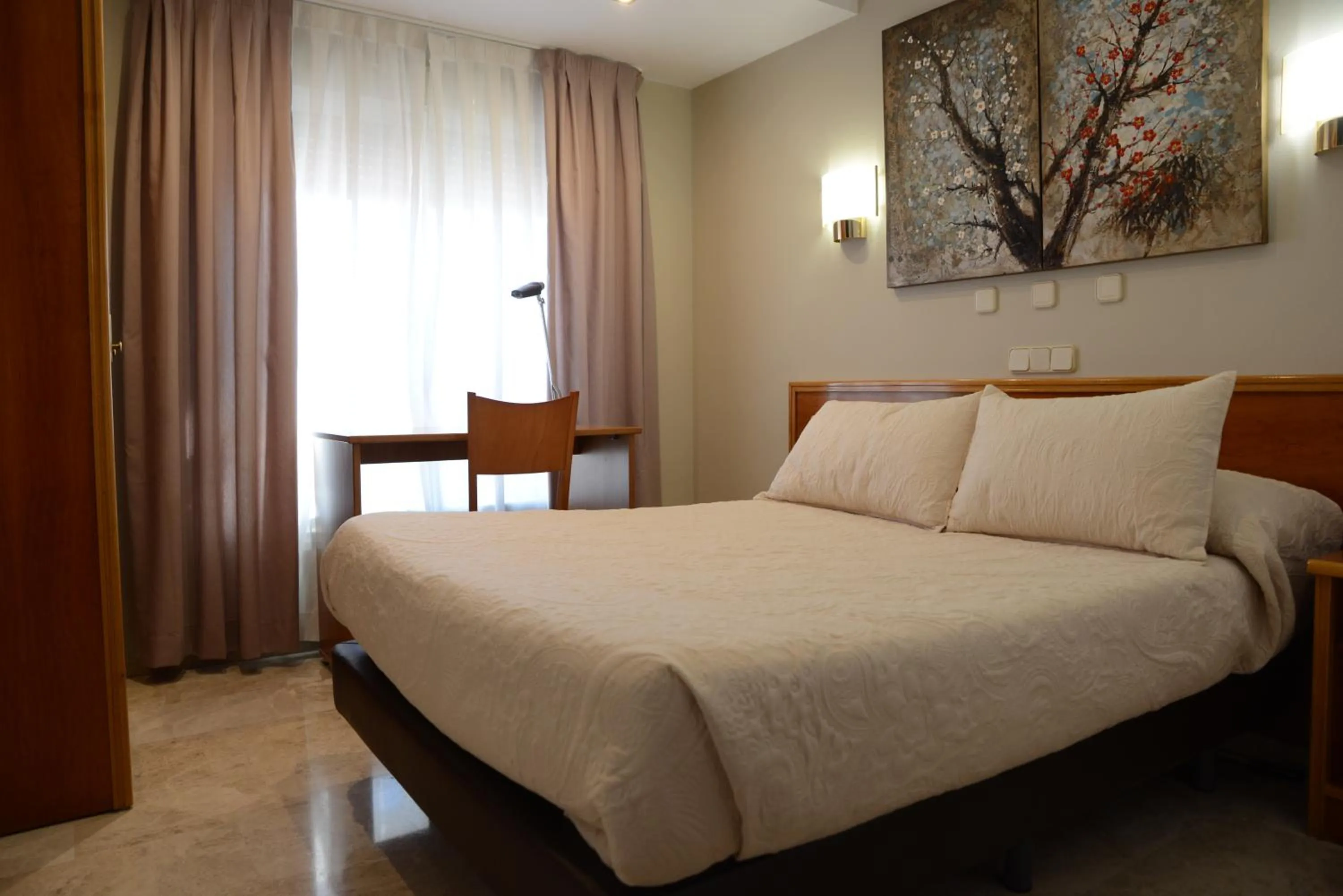 Bedroom, Bed in Hotel Escudero