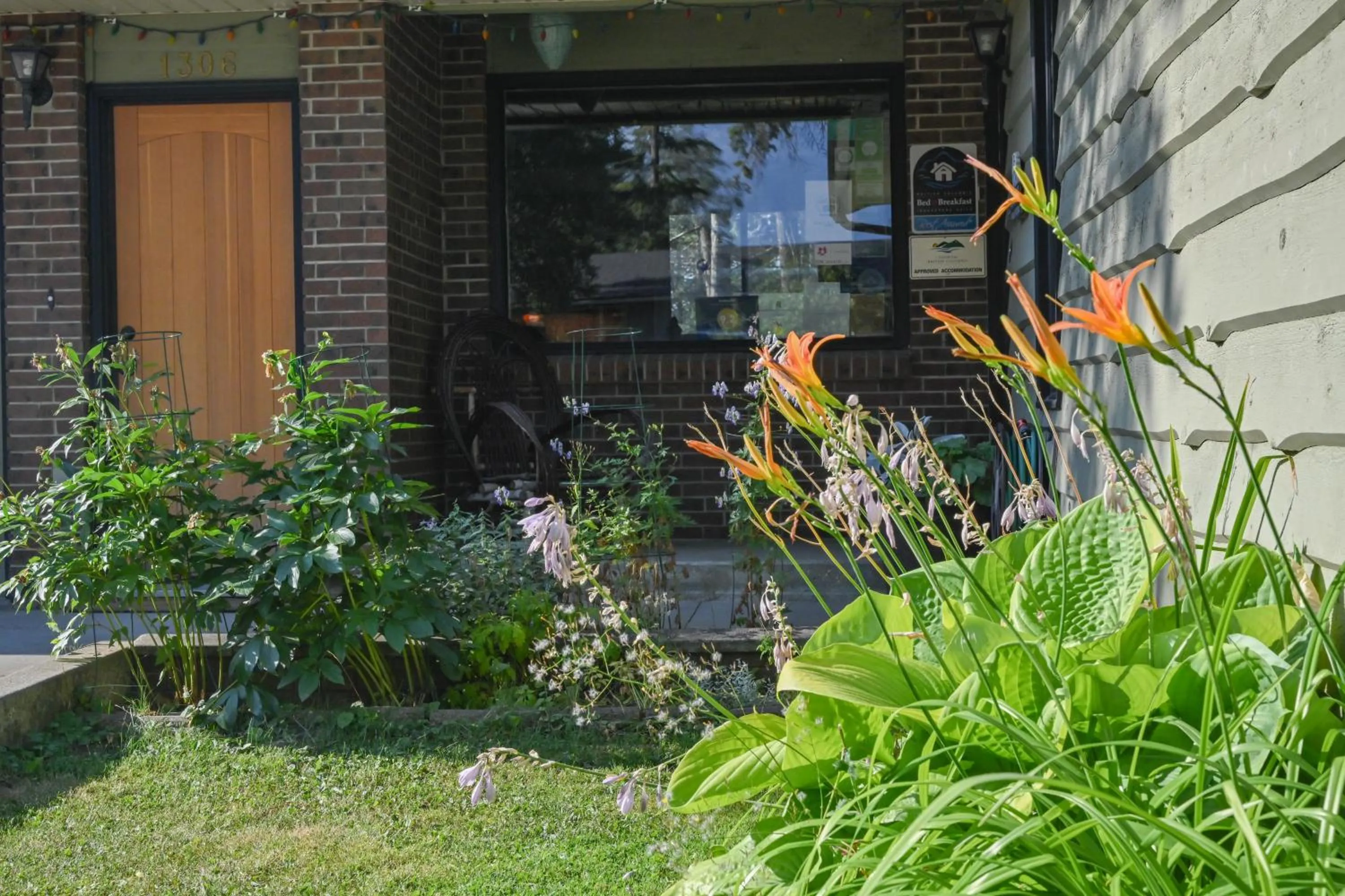 Property building in Auberge Kicking Horse Guest House