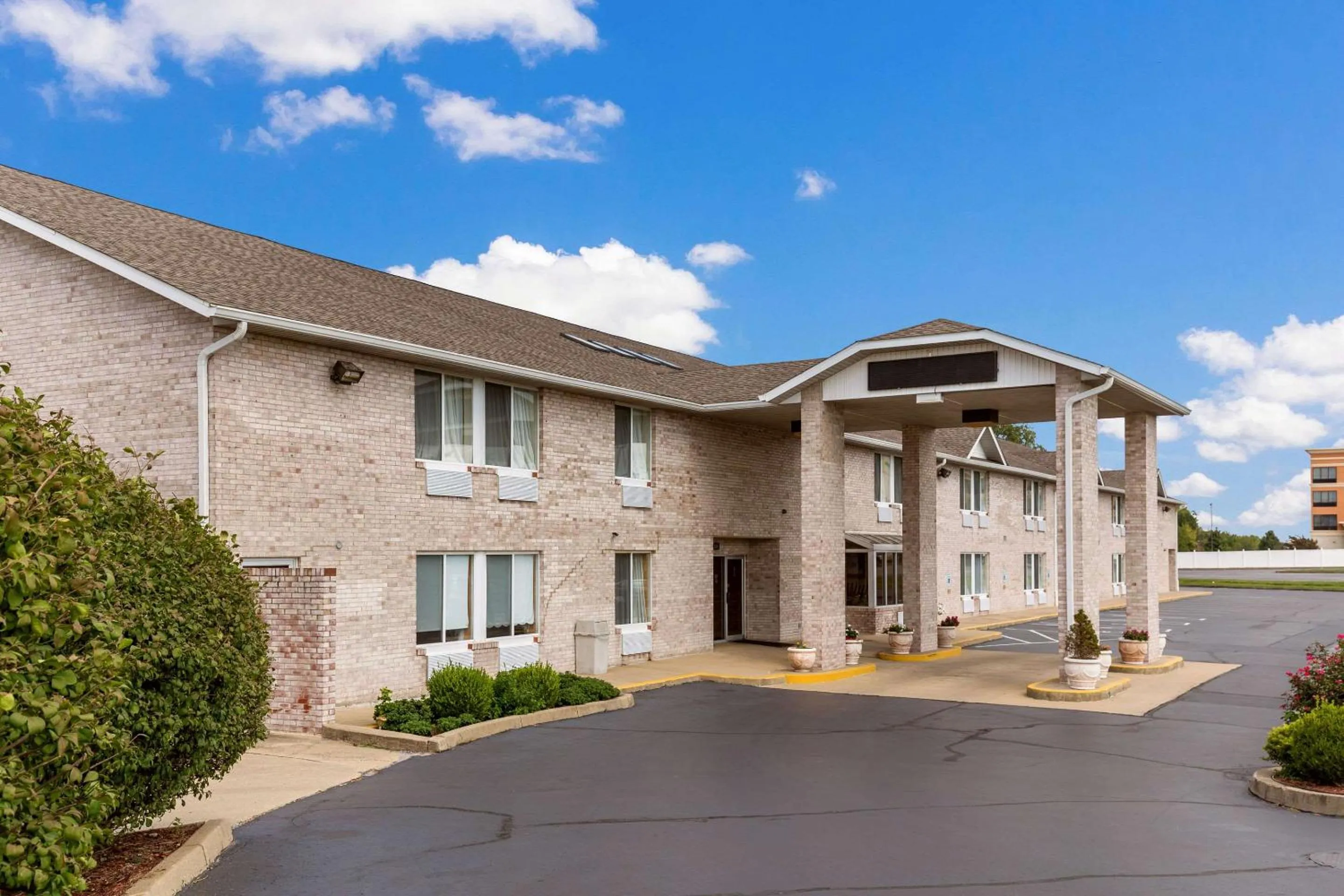 Property building in Econo Lodge Inn & Suites Fairview Heights St Louis