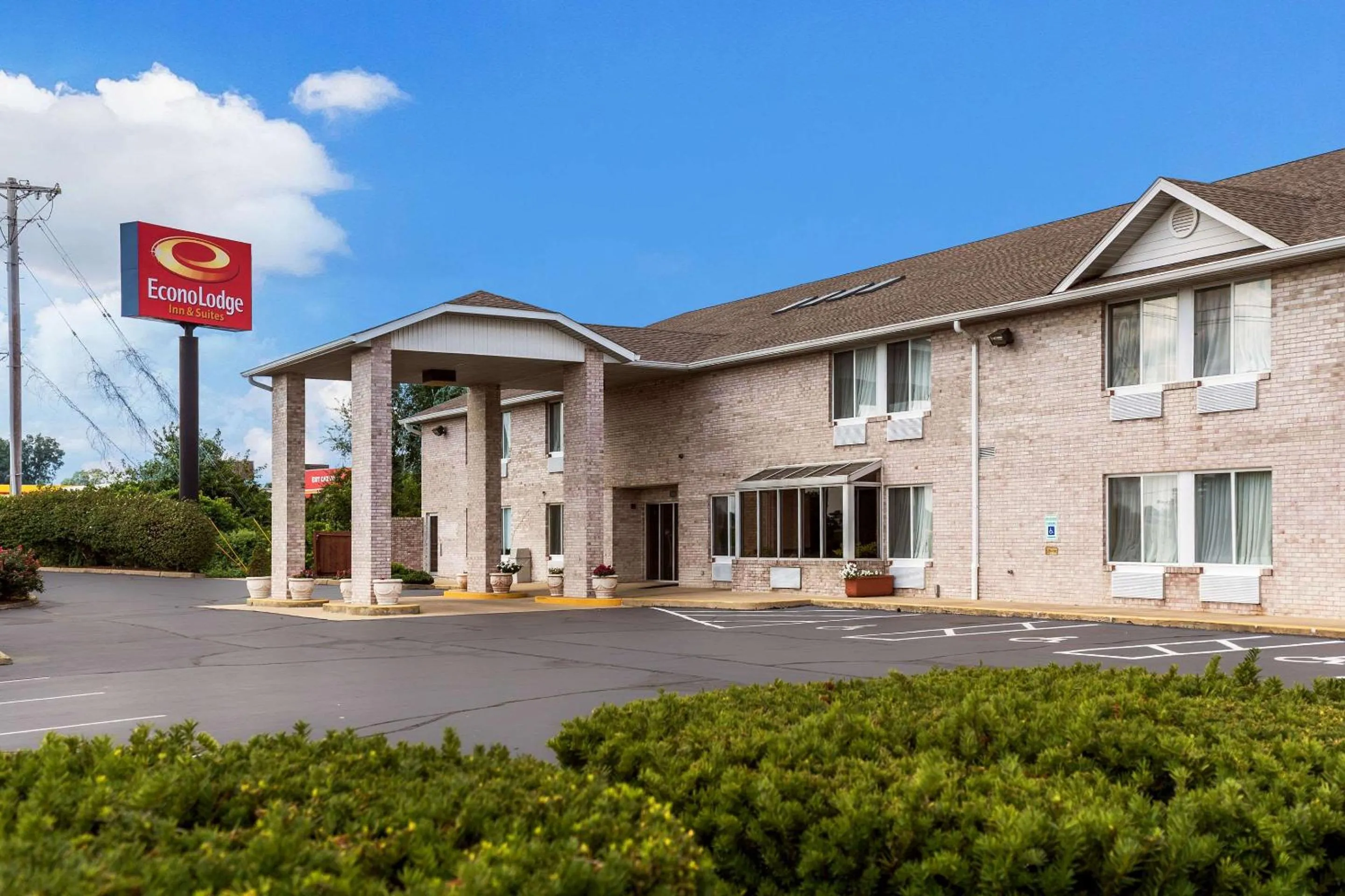 Property building in Econo Lodge Inn & Suites Fairview Heights St Louis