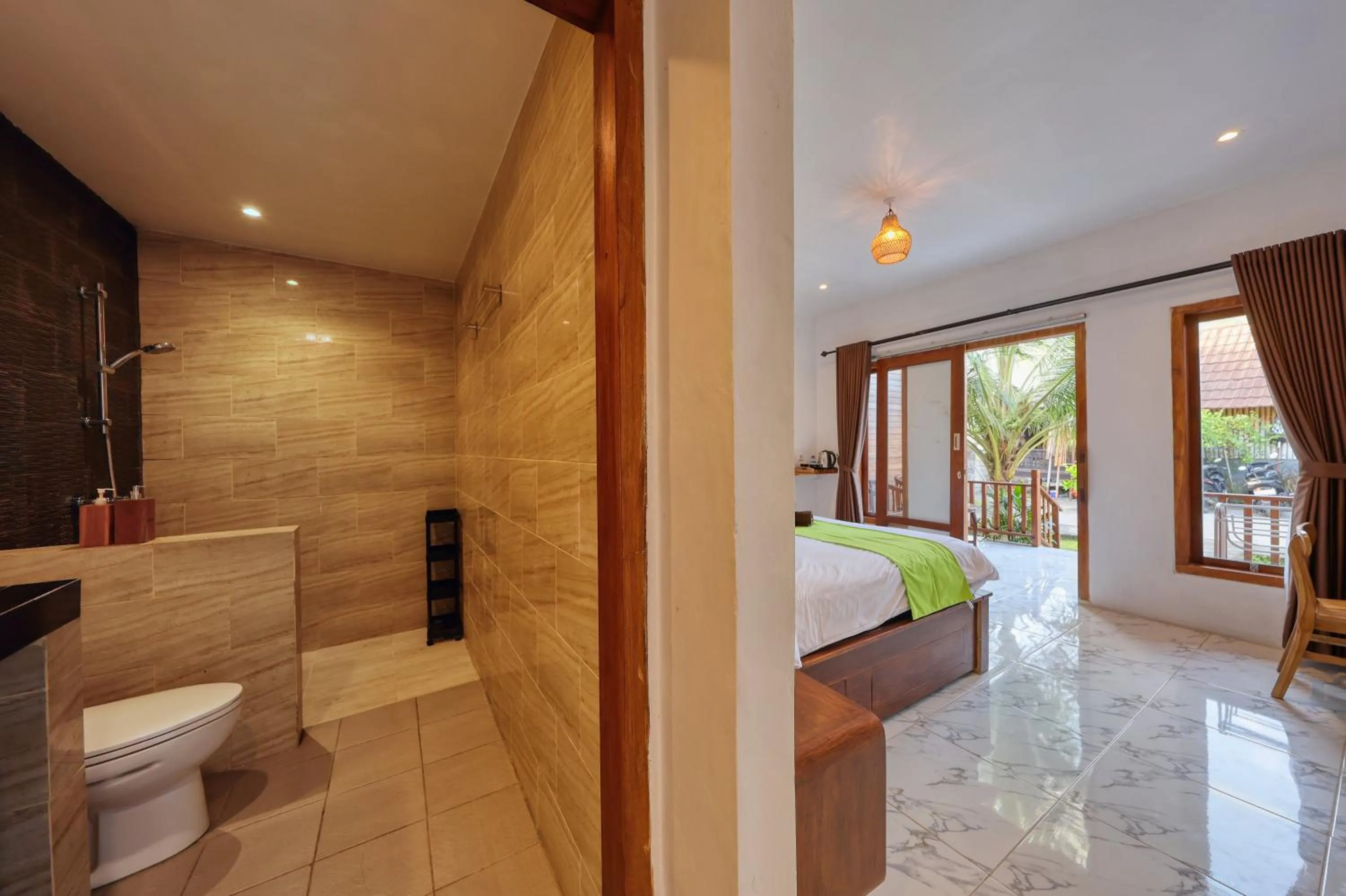 Shower in Adi Bungalow Nusa Penida