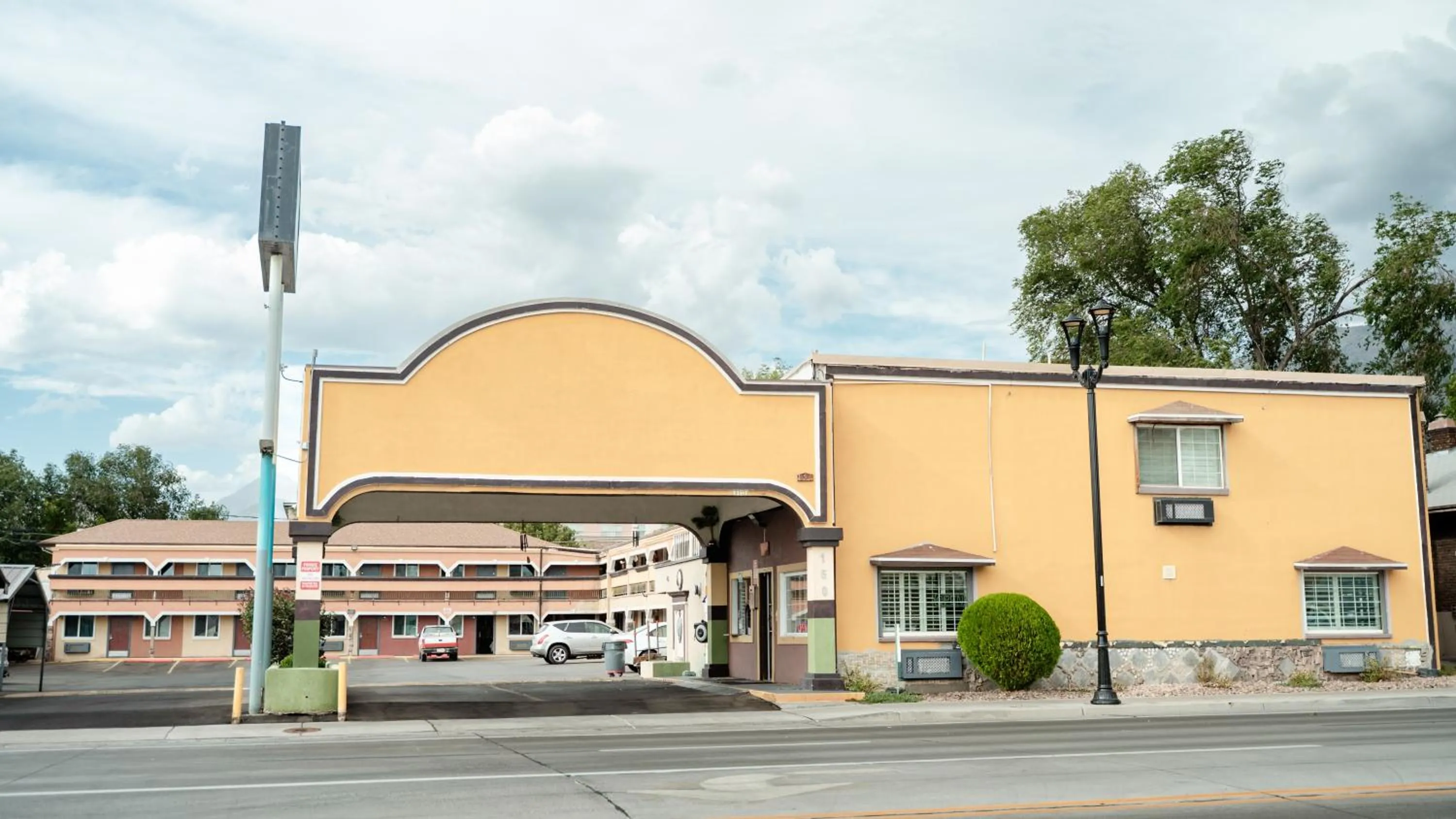 Property building in Provo Inn & Suites