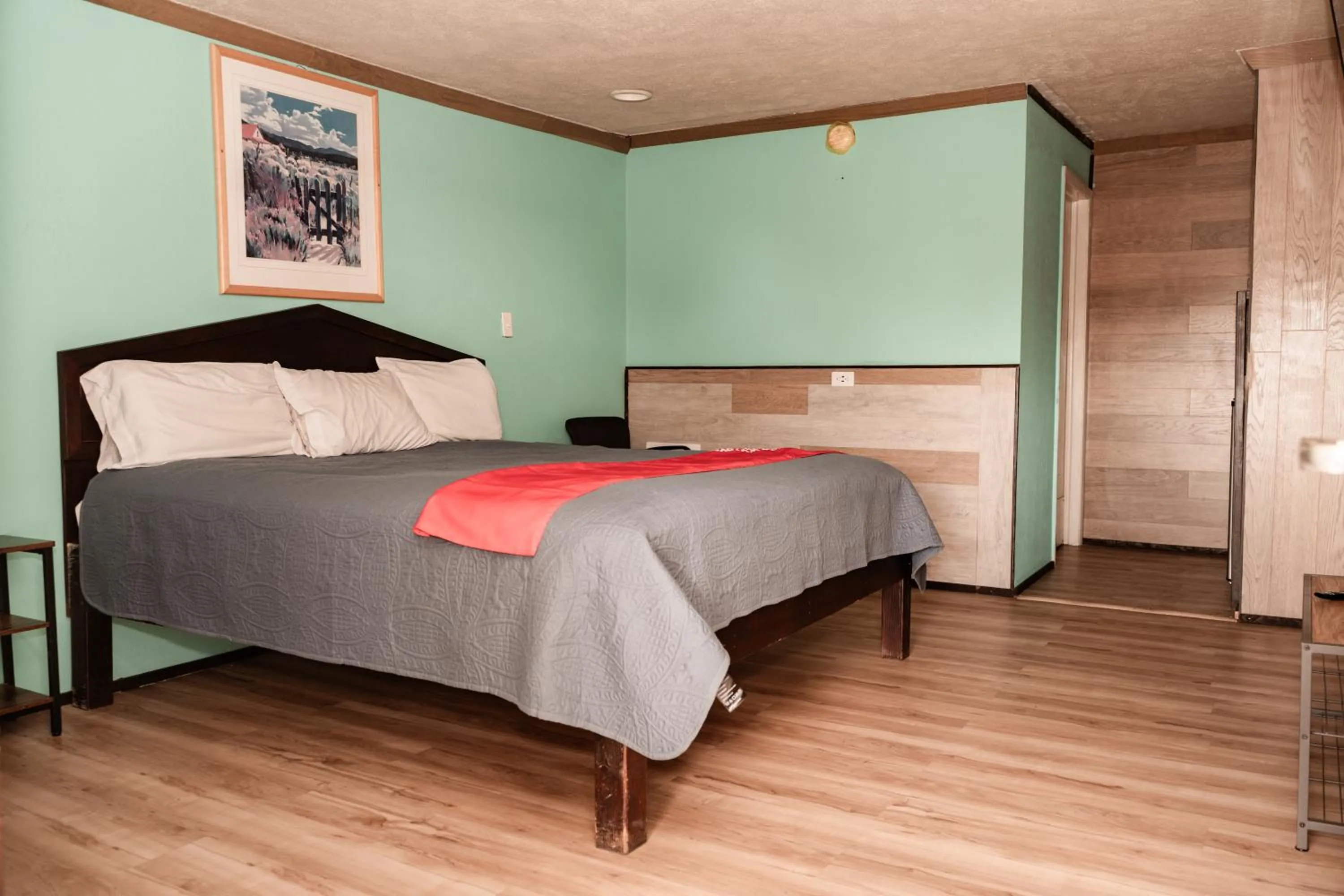 Bed in Provo Inn & Suites