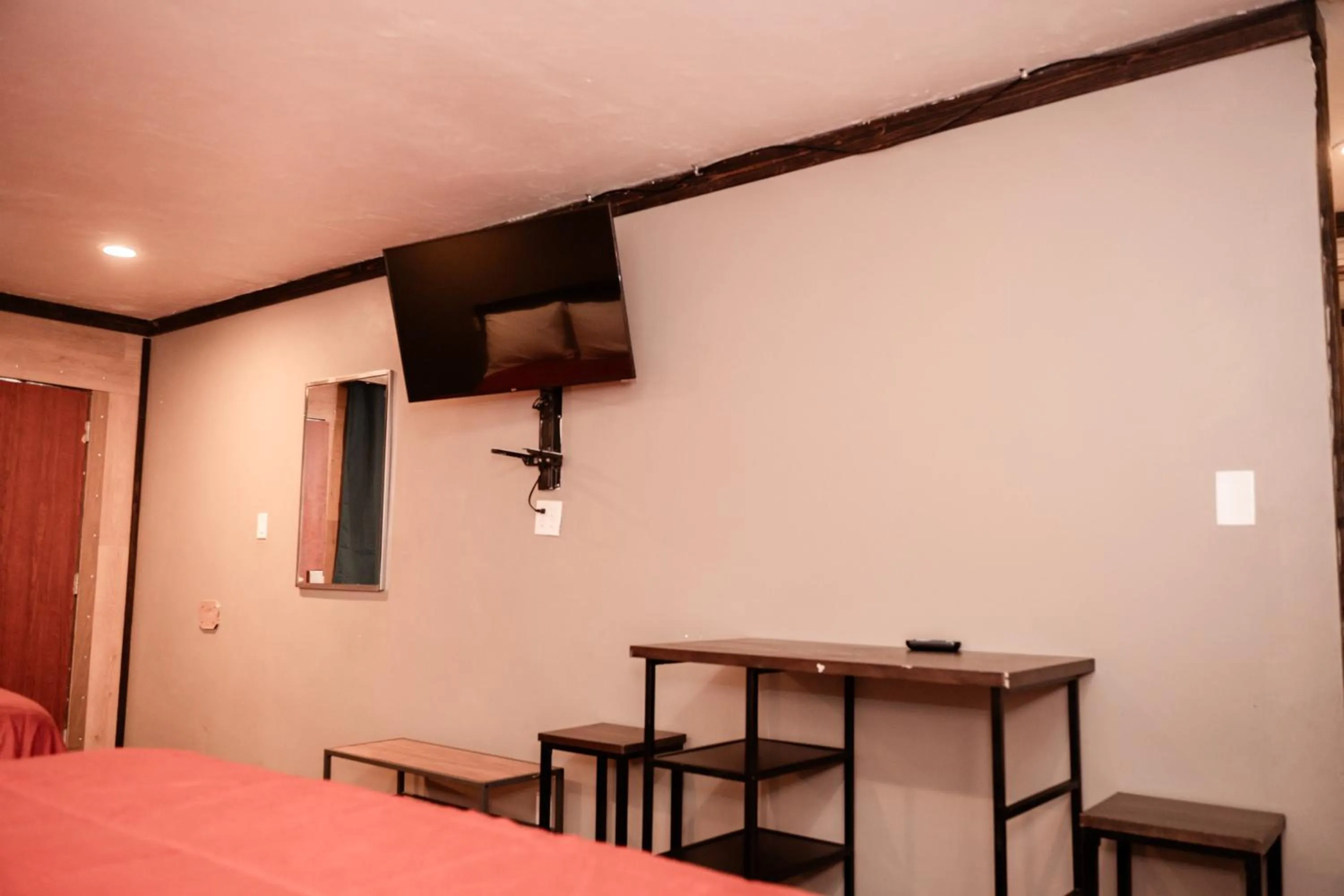 Bed in Provo Inn & Suites