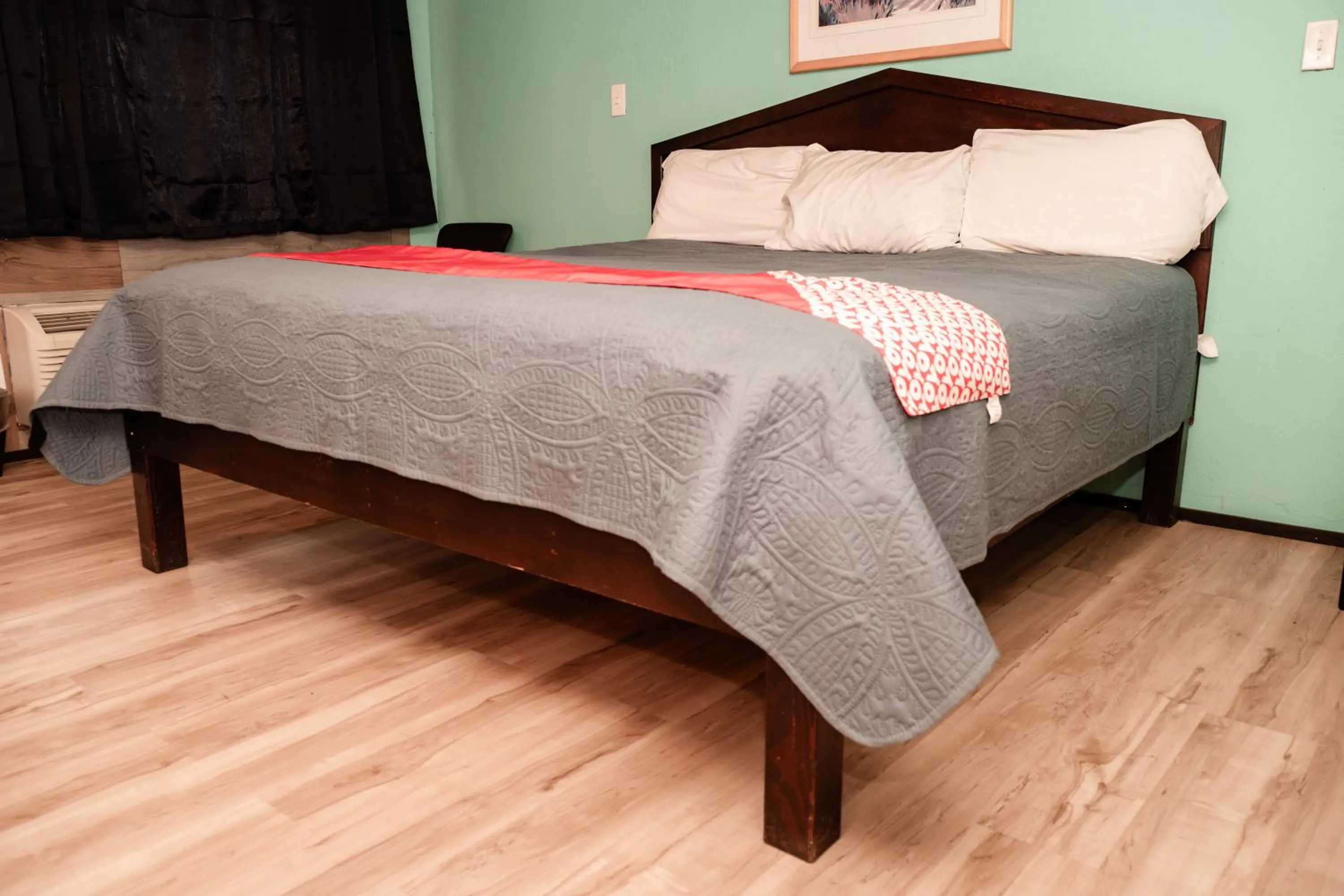 Bed in Provo Inn & Suites