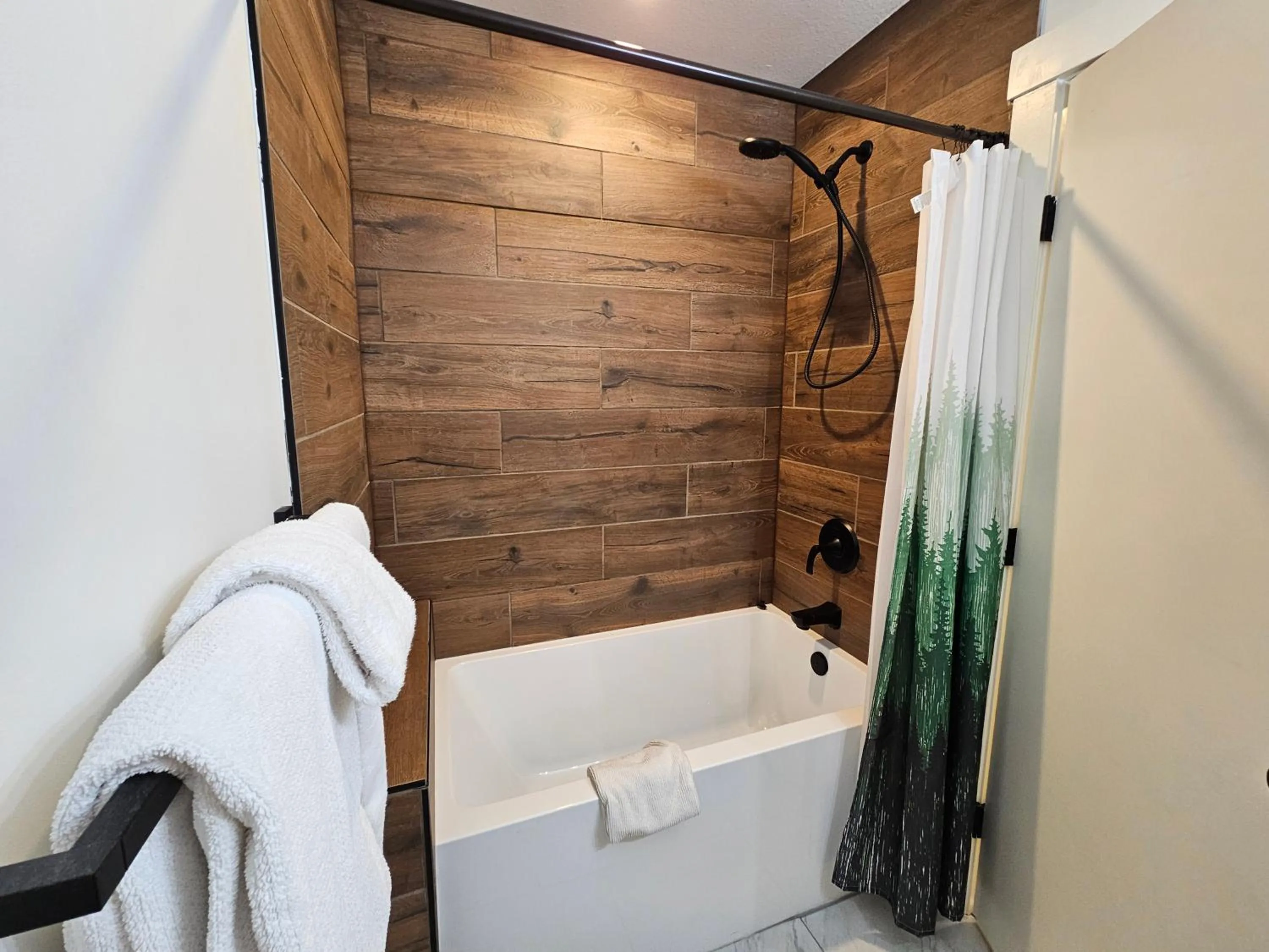 Timberline Lodges by Fernie Lodging Co