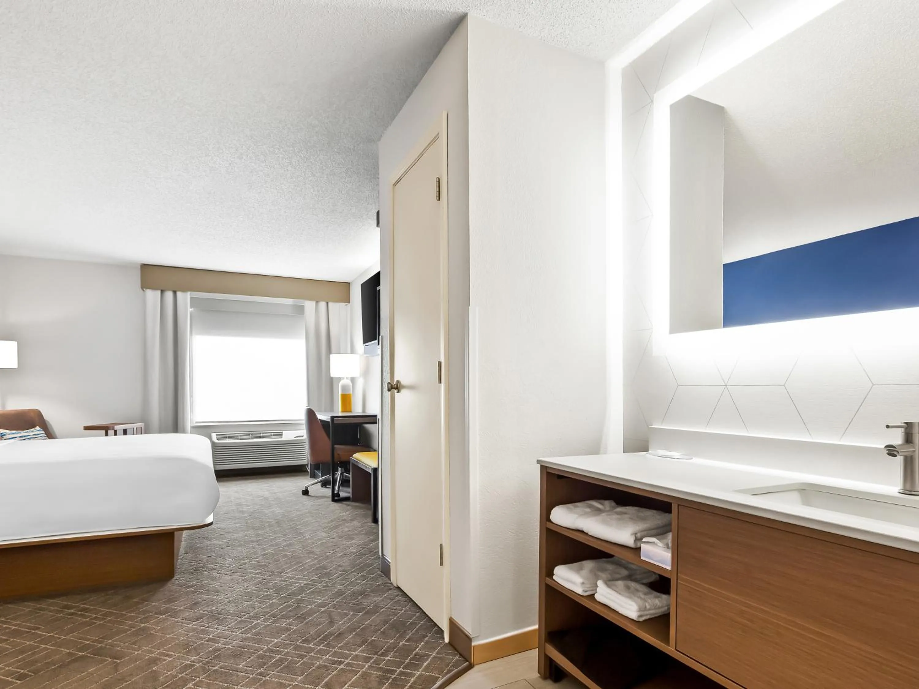 Bedroom, Bed in Comfort Inn & Suites O'Fallon - St Louis Area