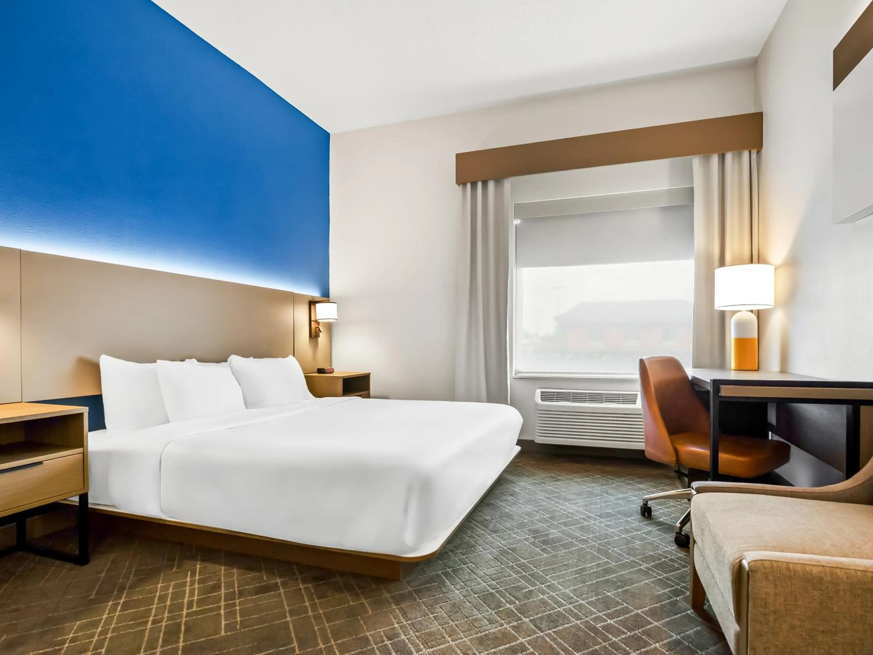 Bedroom, Bed in Comfort Inn & Suites O'Fallon - St Louis Area