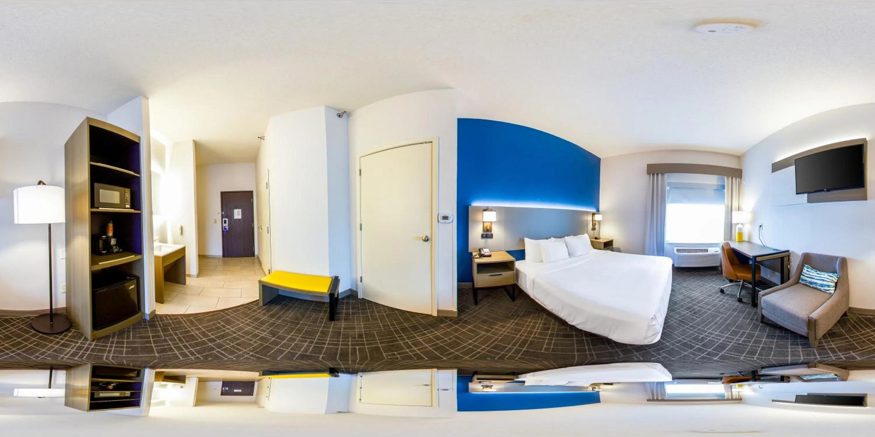 Bathroom, Bed in Comfort Inn & Suites O'Fallon - St Louis Area