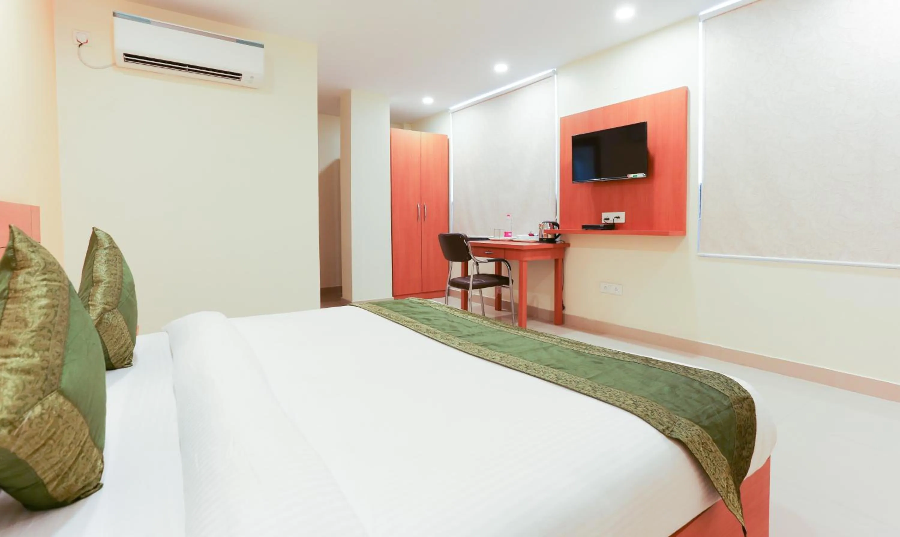 Bed in Hotel TMS Residency