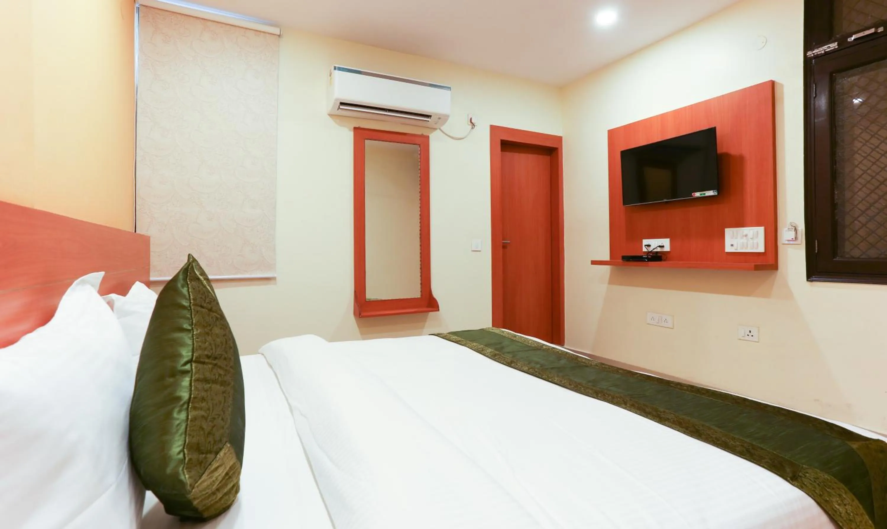 Bedroom, Bed in Hotel TMS Residency