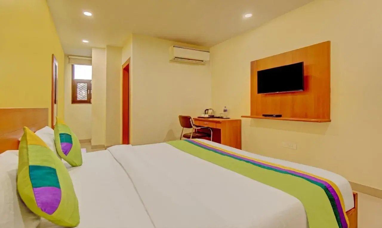 King Room with Balcony in Hotel TMS Residency King Room with Balcony in Hotel TMS Residency