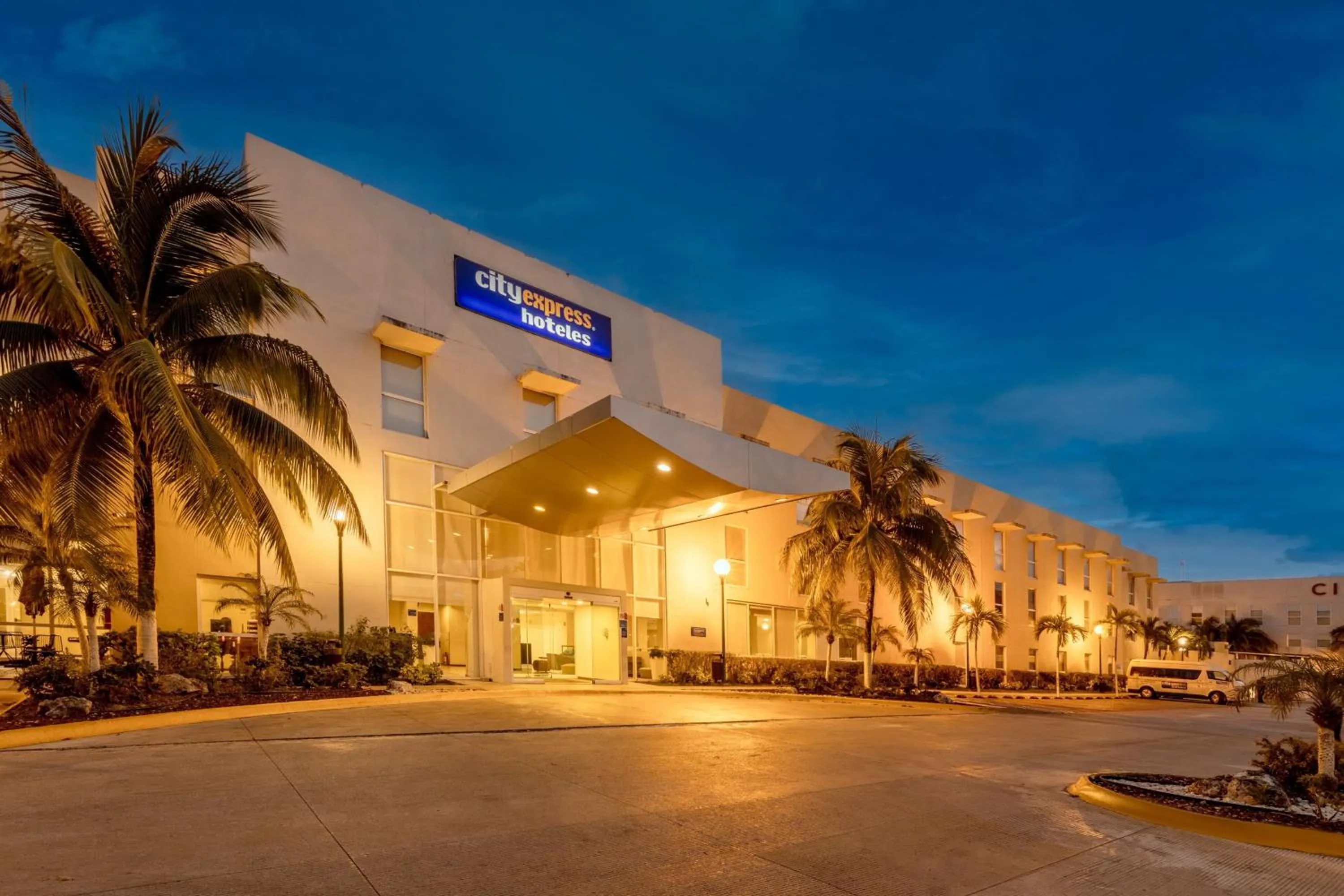 Property building in City Express by Marriott Playa del Carmen