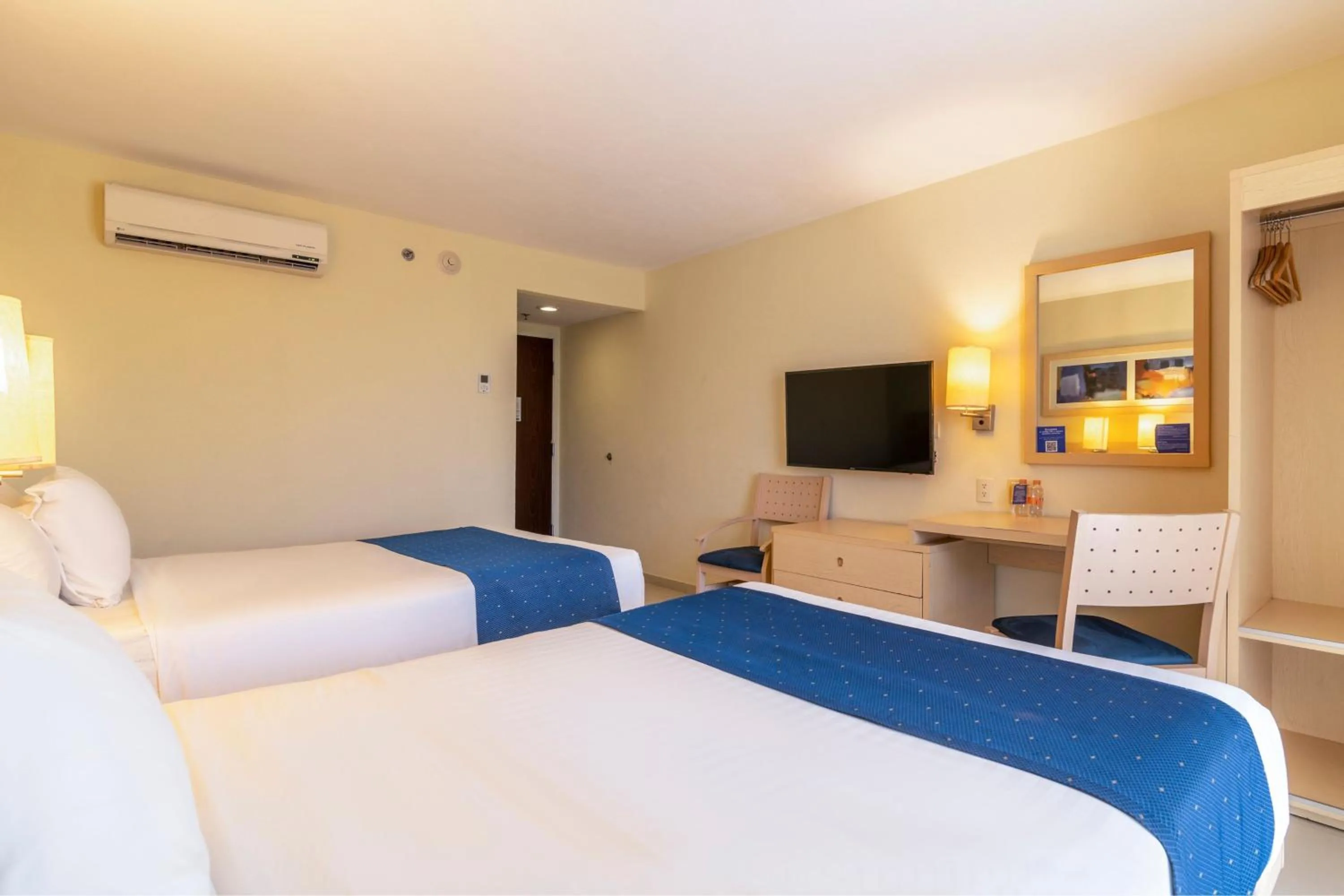 Bedroom, Bed in City Express by Marriott Playa del Carmen