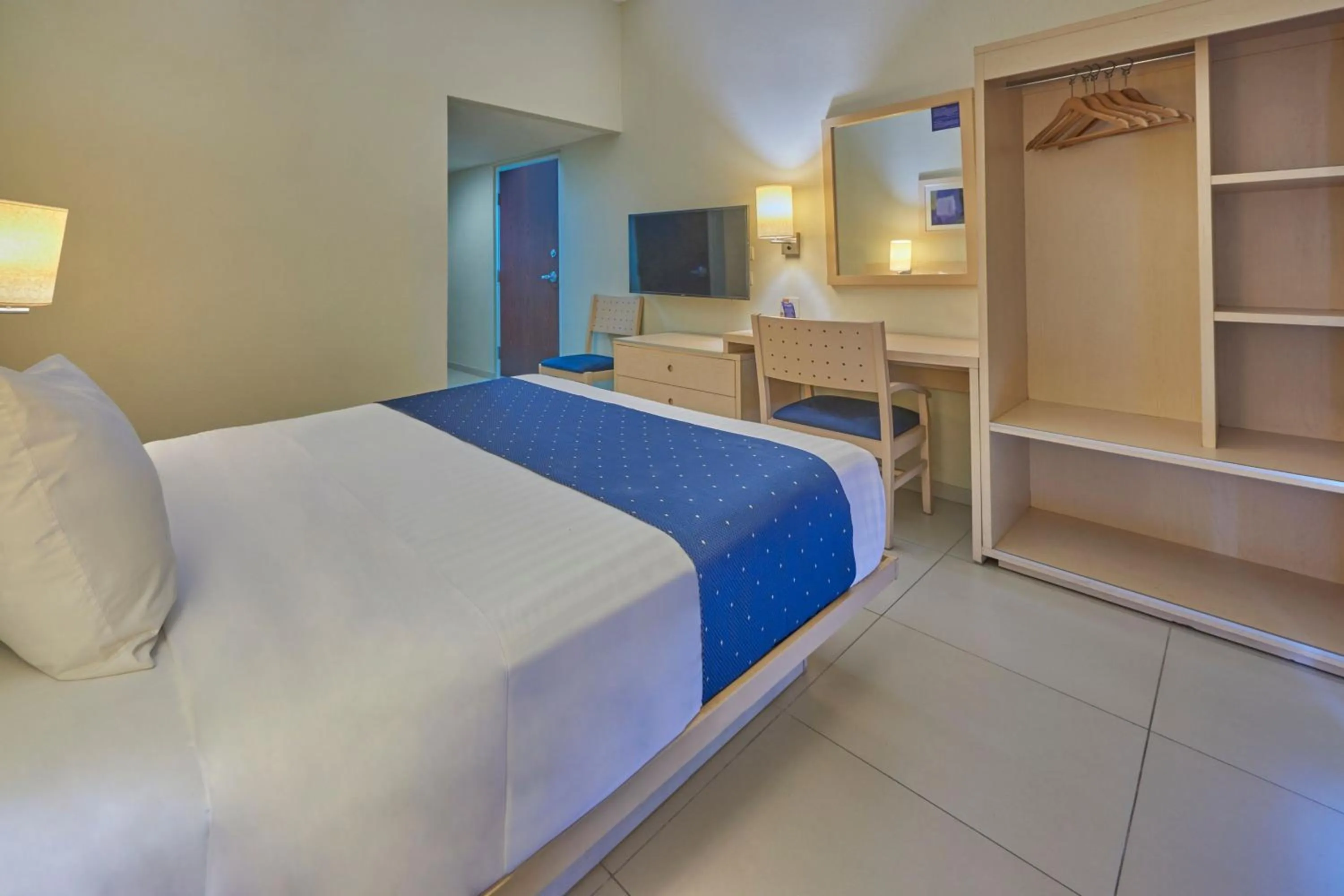 Bedroom, Bed in City Express by Marriott Playa del Carmen