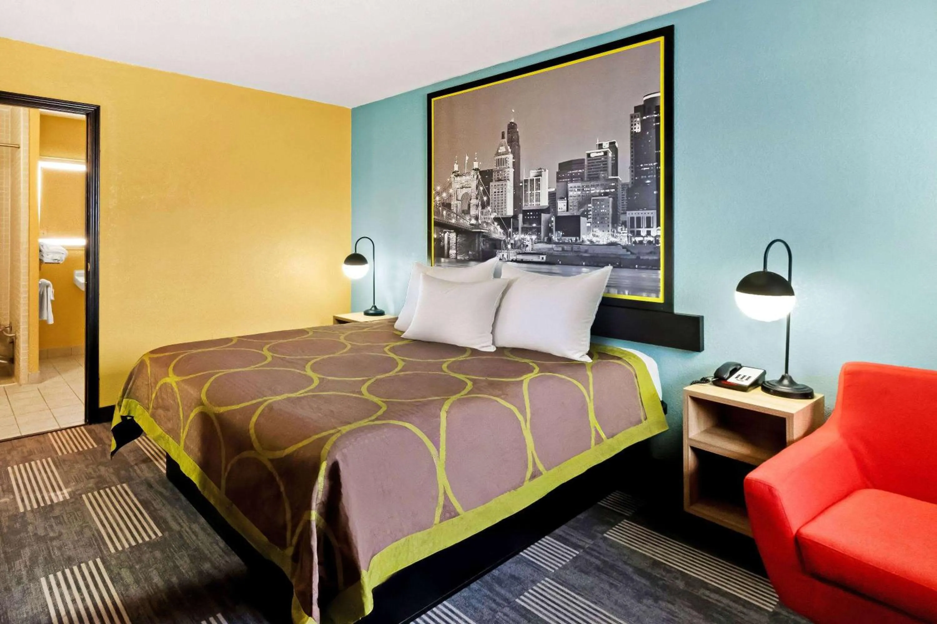 Bed in Super 8 by Wyndham Vandalia/Dayton International Airport