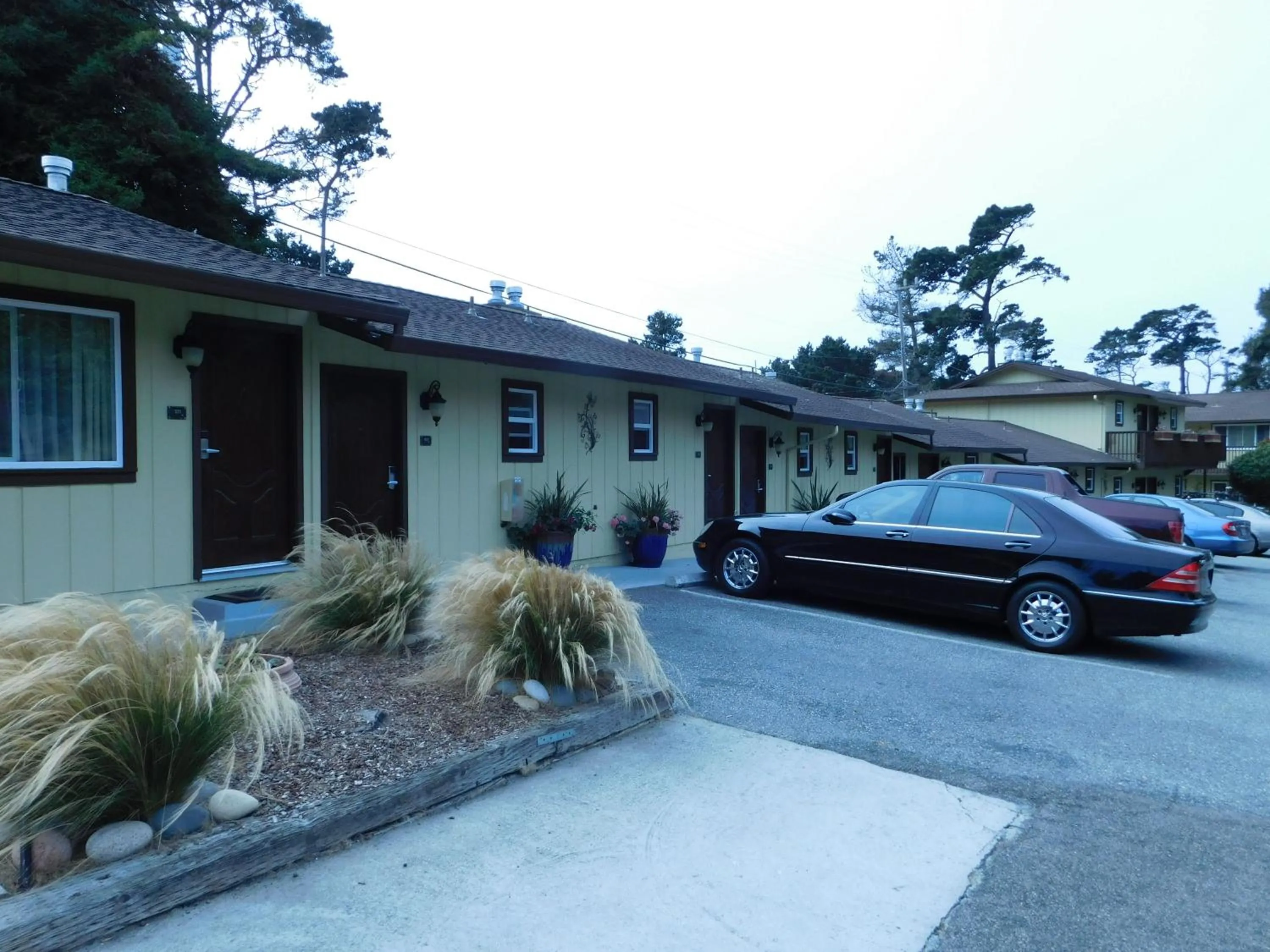 Property building in Deer Haven Inn