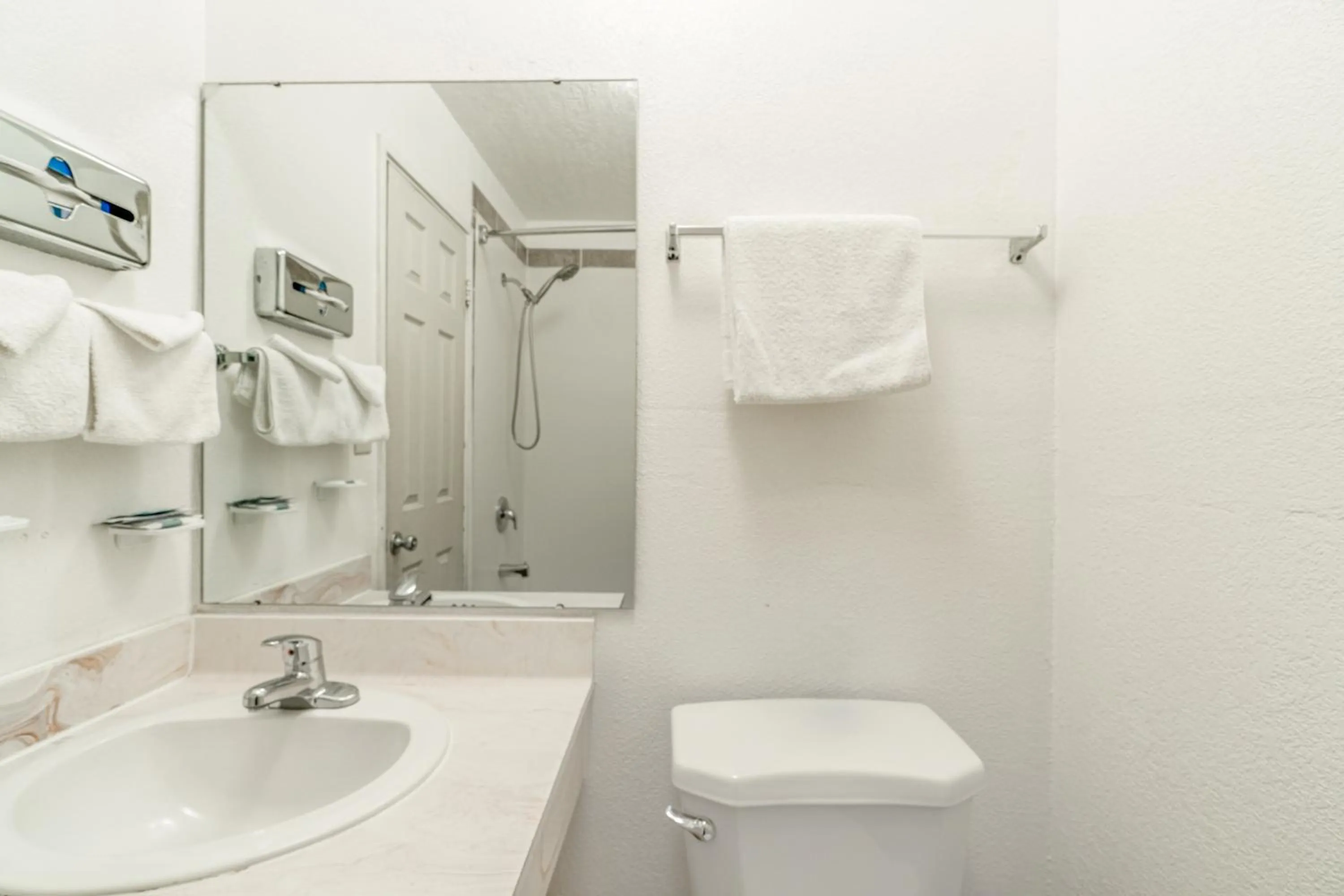 Bathroom in Hotel O Longhorn Boise City OK